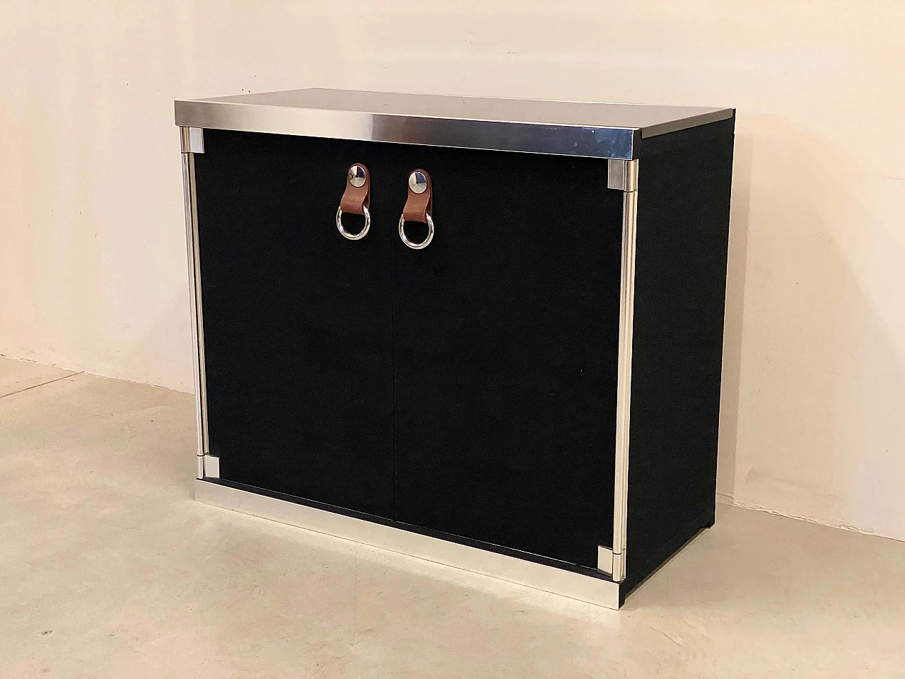 Credenza in feltro nero e acciaio di Guido Faleschini per Hermès, anni '70 7