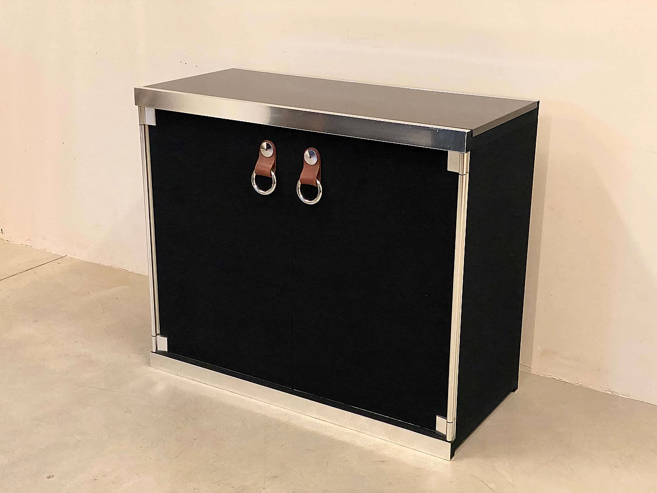 Credenza in feltro nero e acciaio di Guido Faleschini per Hermès, anni '70 8