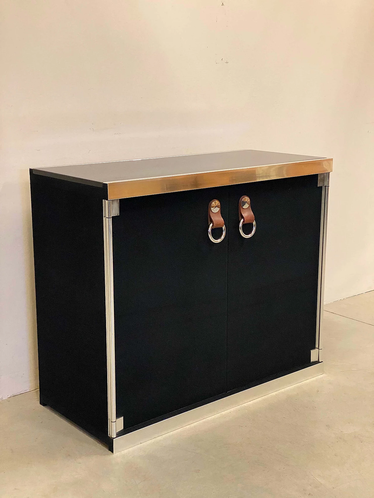 Credenza in feltro nero e acciaio di Guido Faleschini per Hermès, anni '70 12