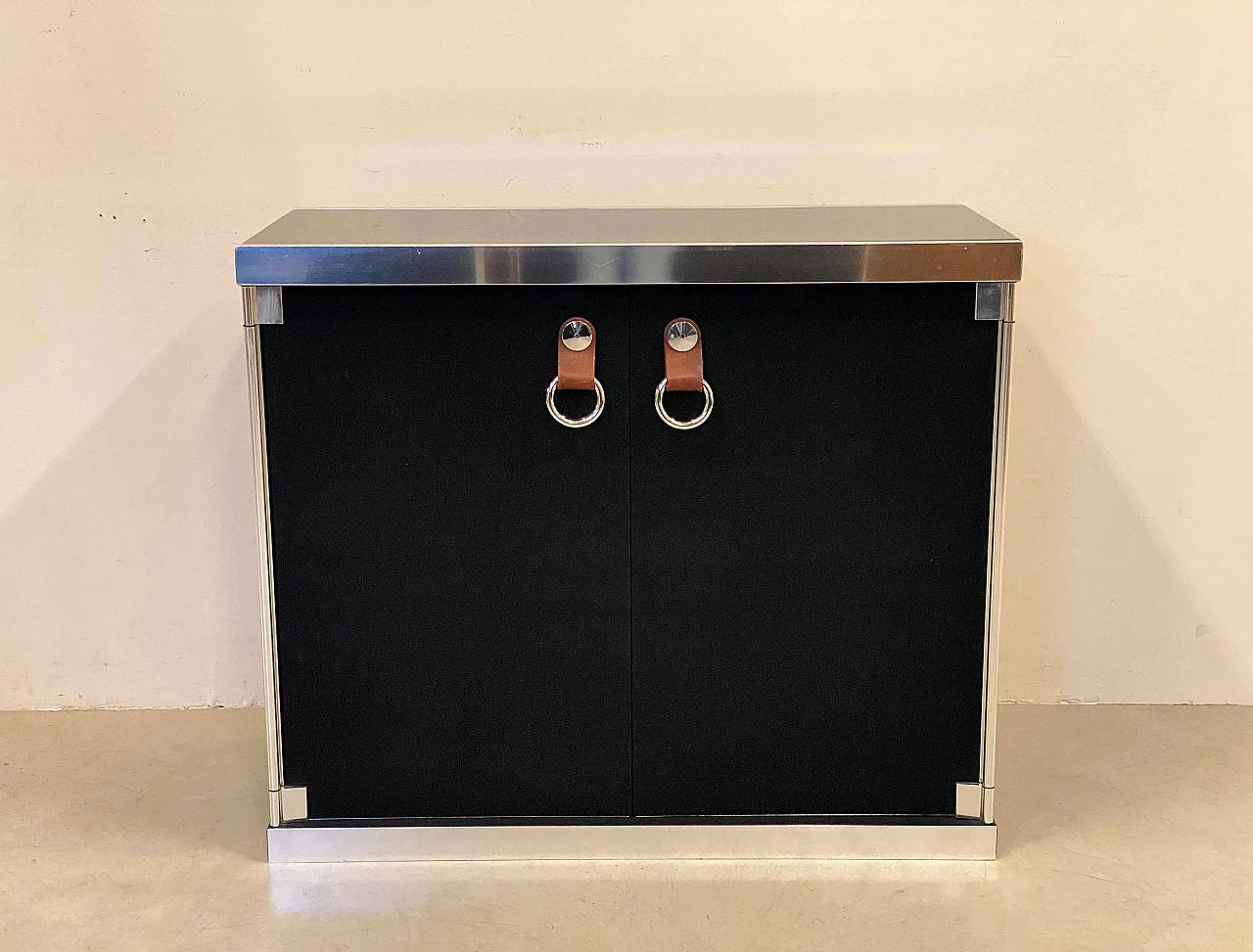 Credenza in feltro nero e acciaio di Guido Faleschini per Hermès, anni '70 13