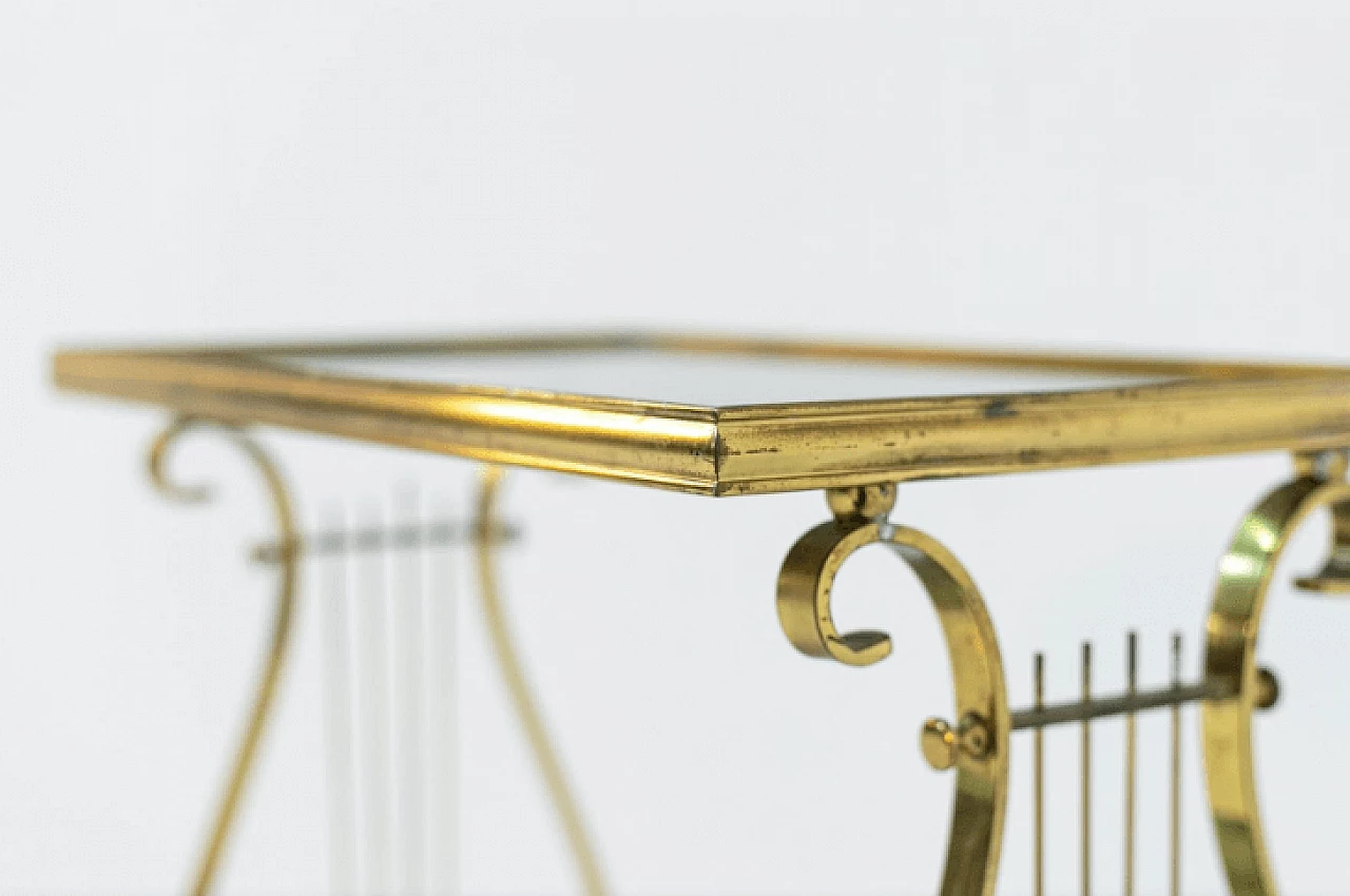 Tavolino con doppio ripiano in ottone e vetro fumé, anni '50 9