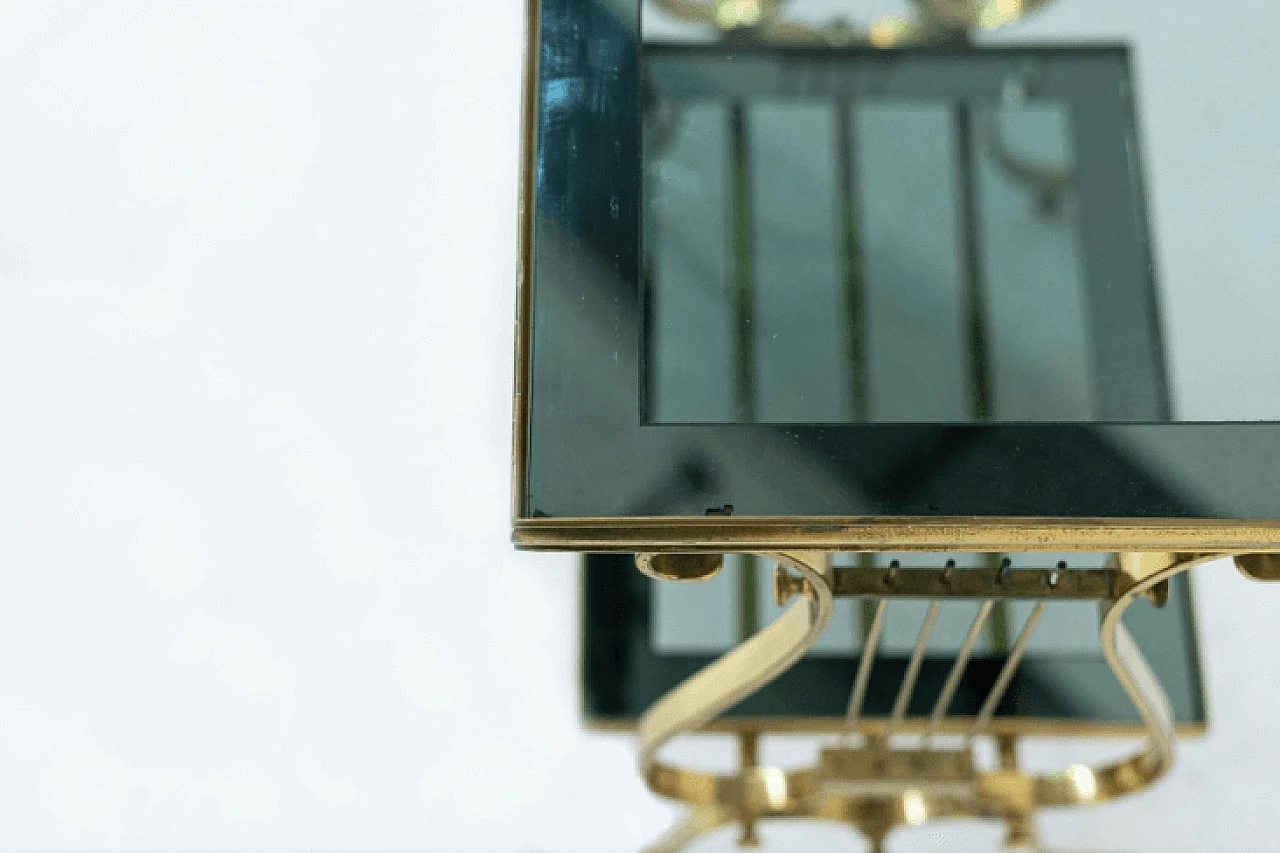 Tavolino con doppio ripiano in ottone e vetro fumé, anni '50 12