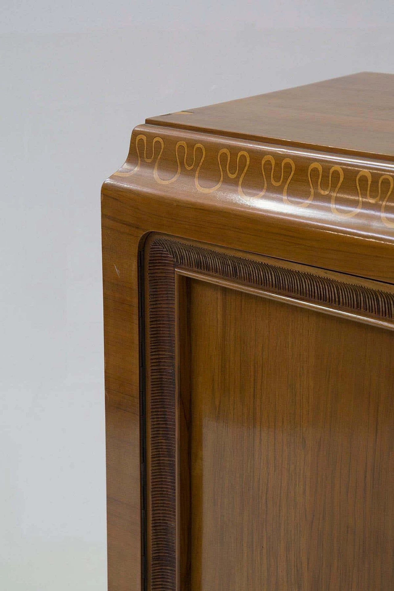 Credenza in legno massello con vetrina per Valzania, anni '50 6