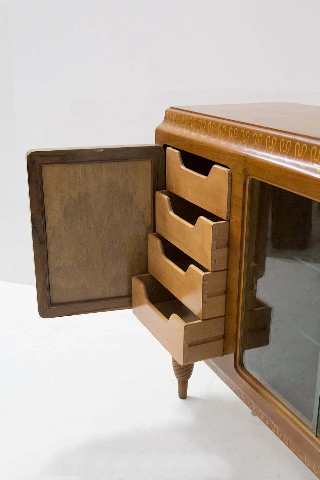 Credenza in legno massello con vetrina per Valzania, anni '50 9