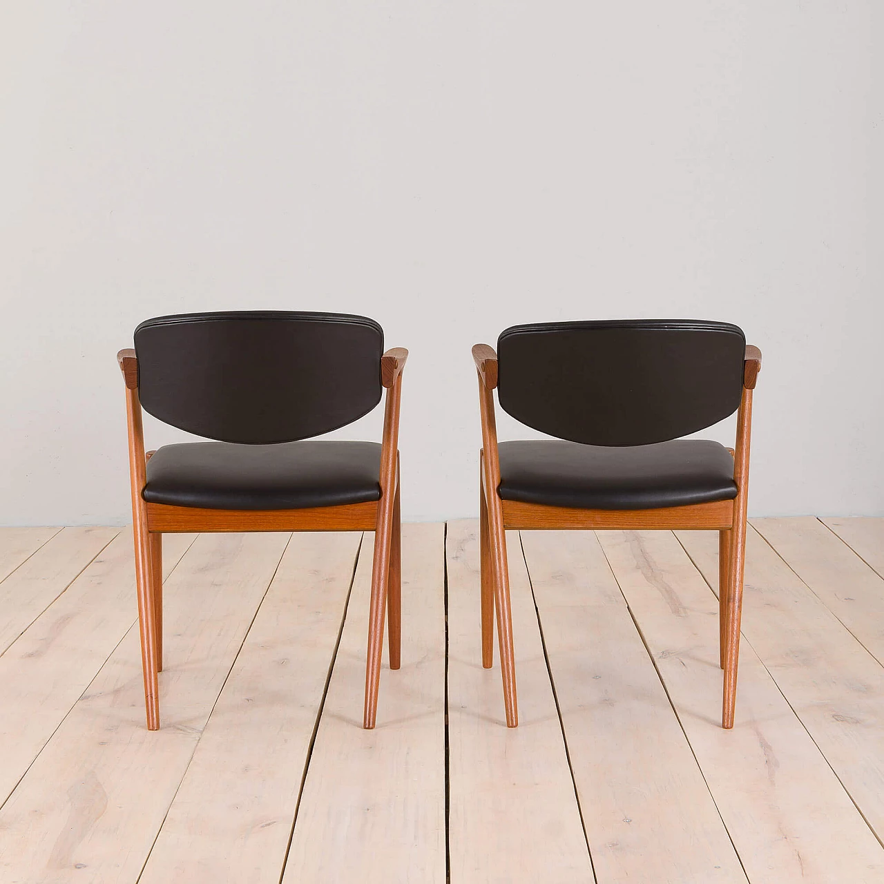 Pair of 42 teak and black leather chairs by Kai Kristiansen for Schou Andersen, 1960s 6