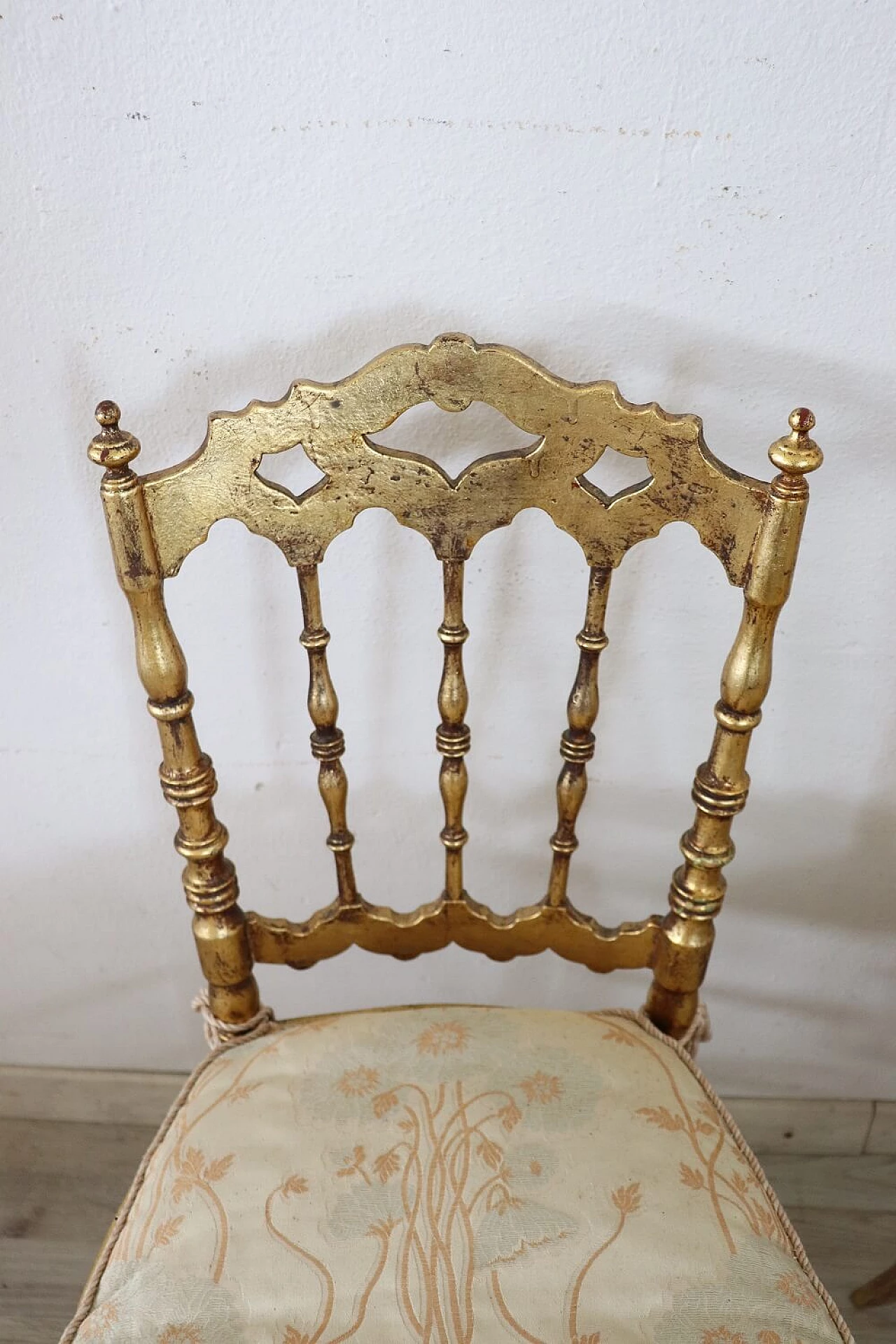 Pair of Chiavarine-type chairs in gilded wood with gold leaf, 19th century 2