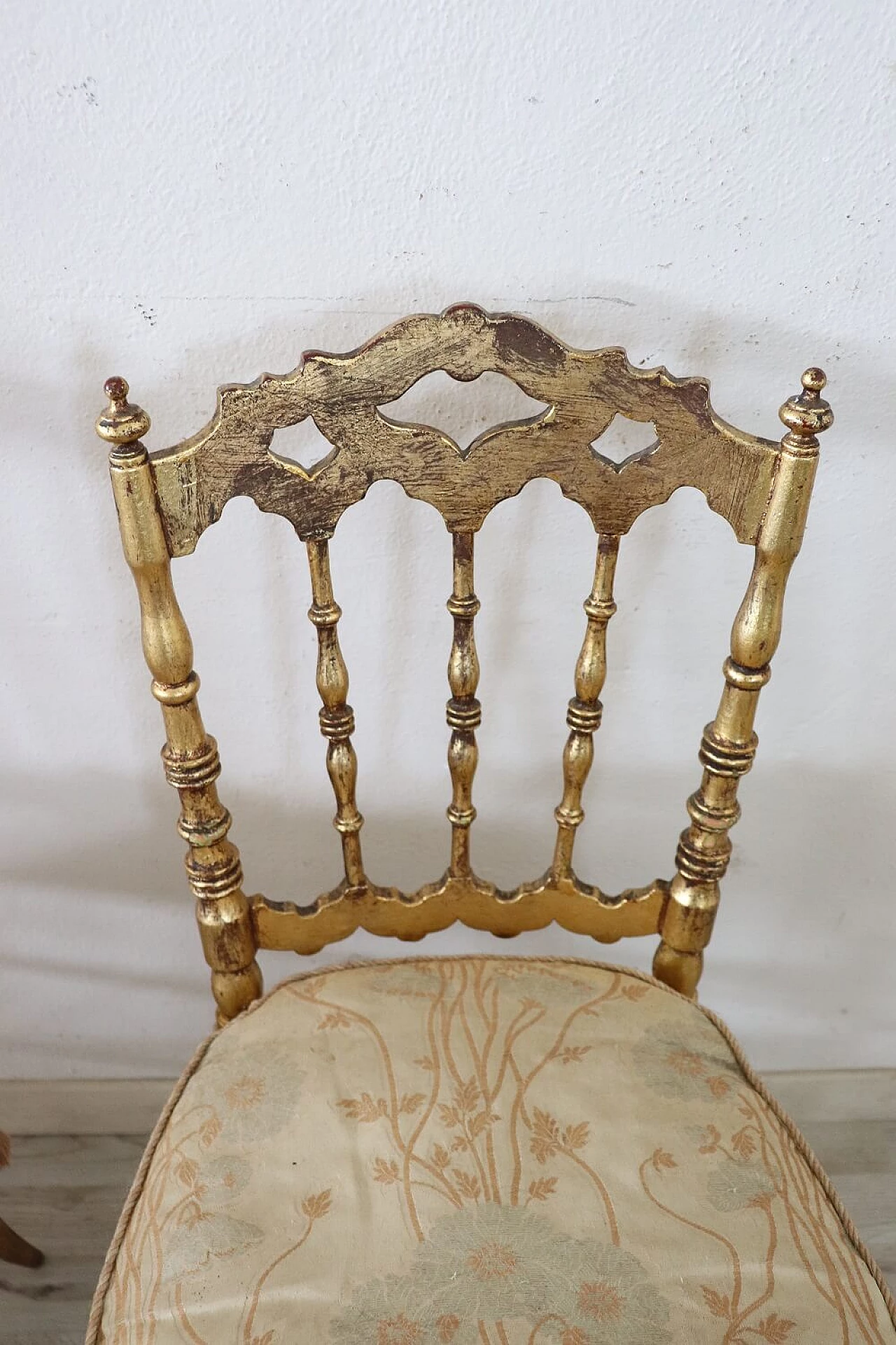 Pair of Chiavarine-type chairs in gilded wood with gold leaf, 19th century 3