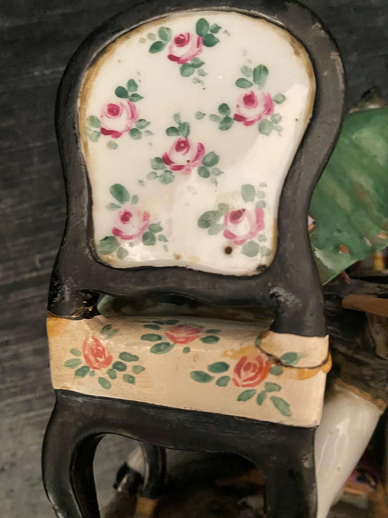 Polychrome porcelain sculpture of a gallant scene, late 19th century 18