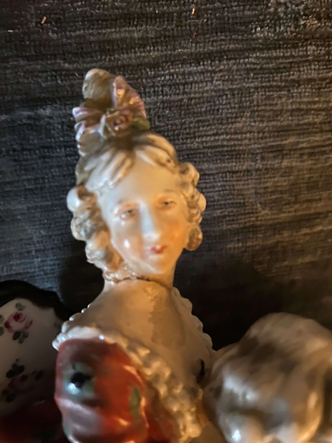 Polychrome porcelain sculpture of a gallant scene, late 19th century 22