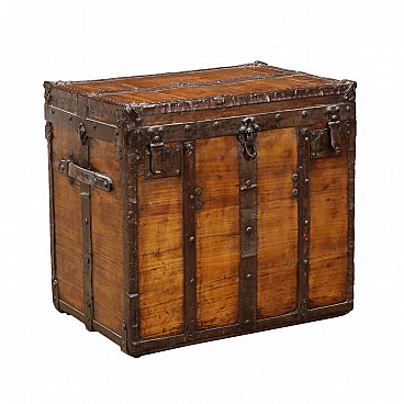 Trunk in poplar, metal and leather, mid-19th century