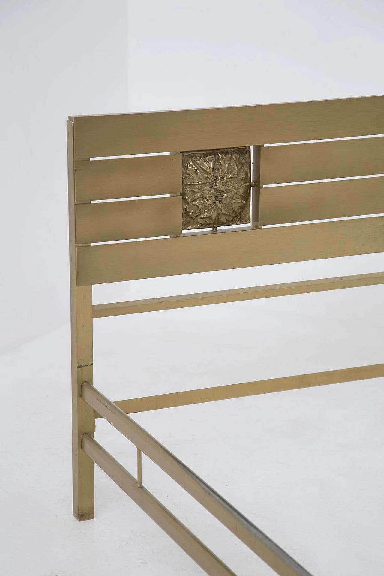 Brass bed with sculptural insert by Luciano Frigerio, 1970s 1