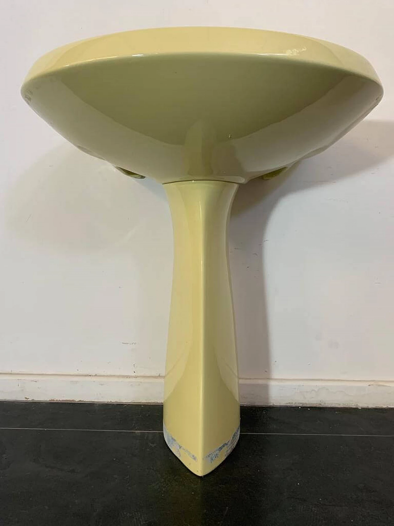 Lavabo Ellisse giallo di Ideal Standard, anni '70 7