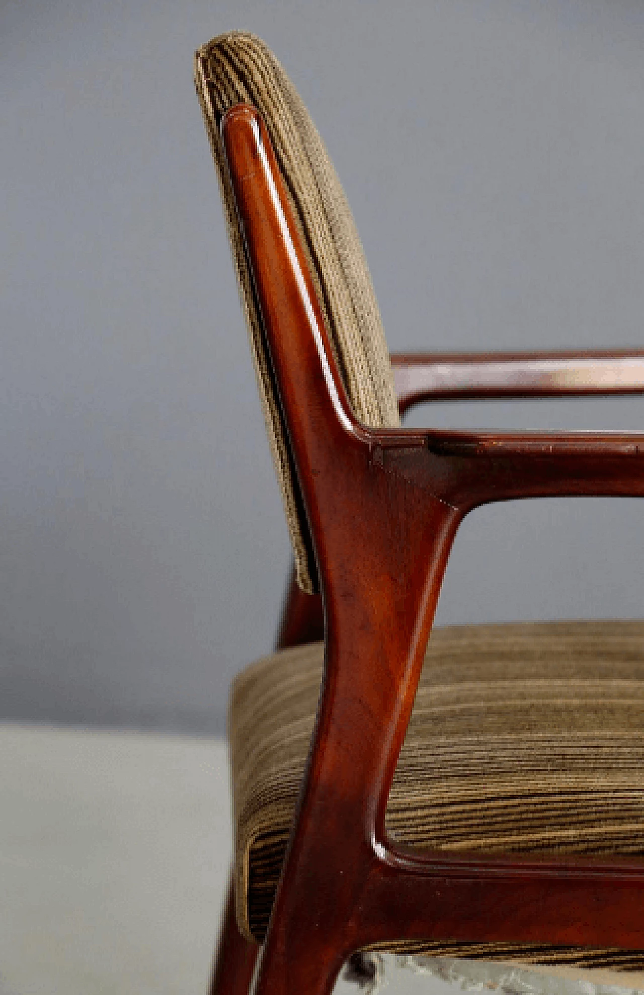 Coppia di poltrone in noce e velluto attribuite a Gio Ponti, anni '50 7