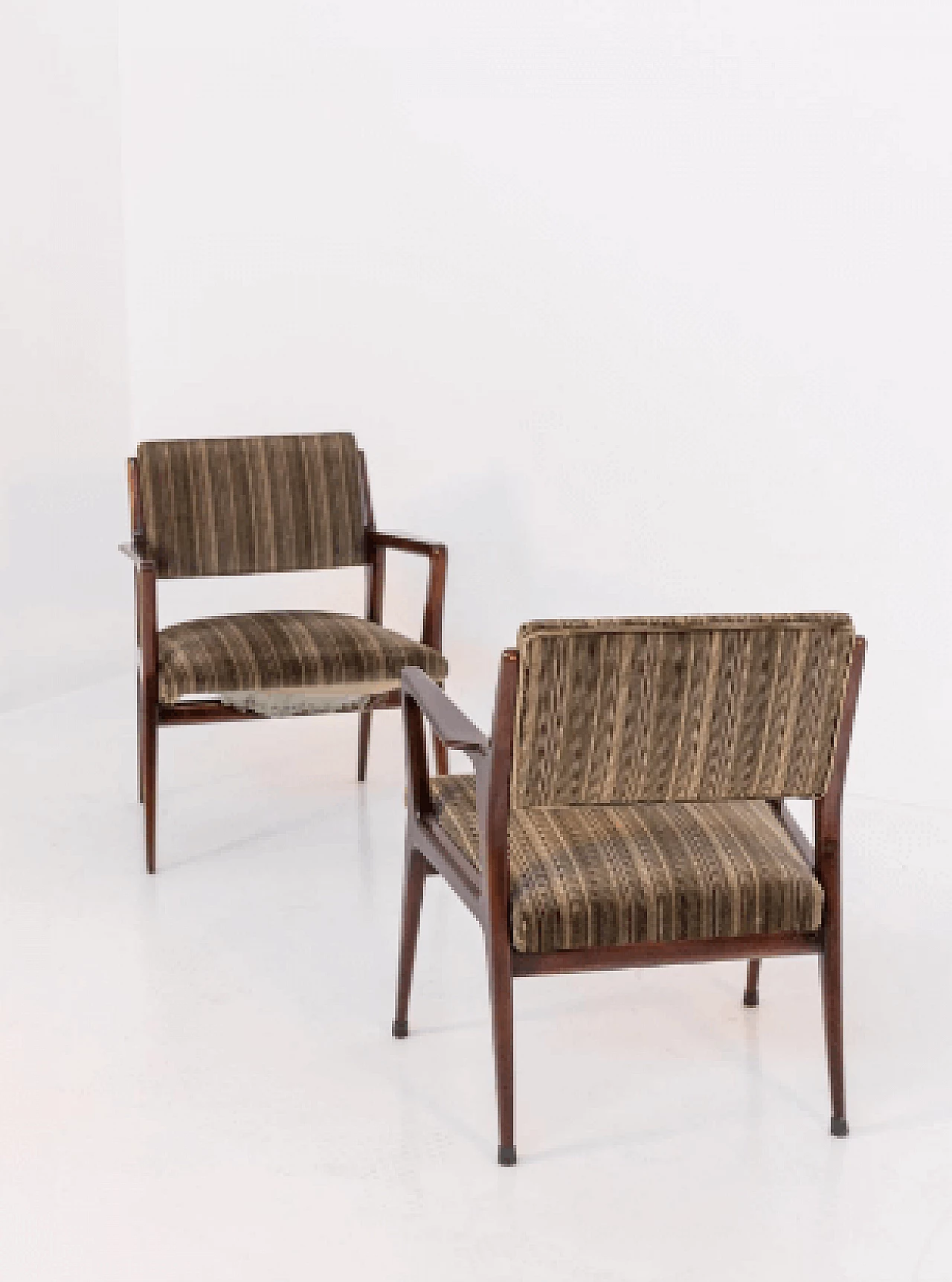 Coppia di poltrone in noce e velluto attribuite a Gio Ponti, anni '50 12