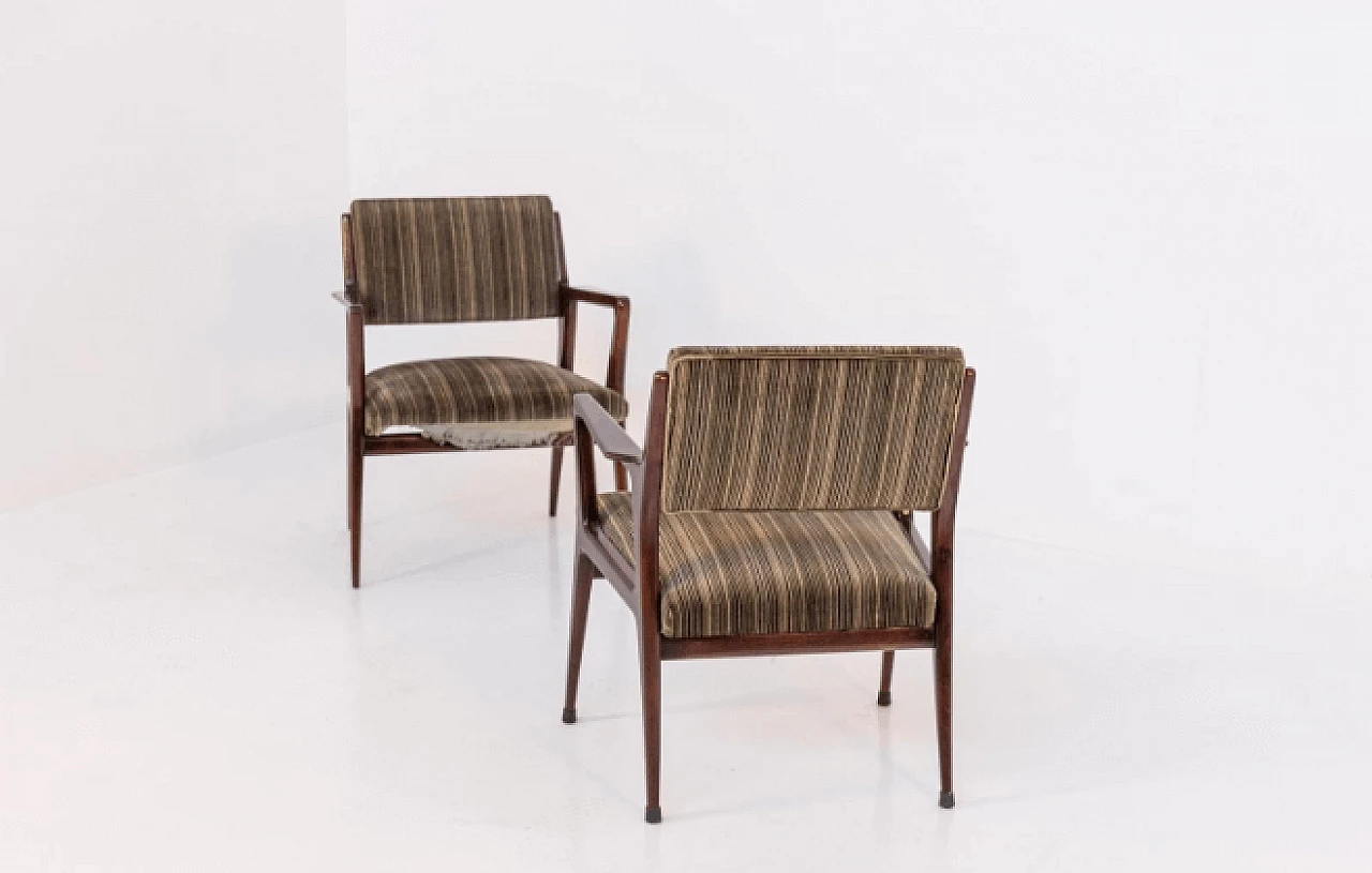 Coppia di poltrone in noce e velluto attribuite a Gio Ponti, anni '50 13