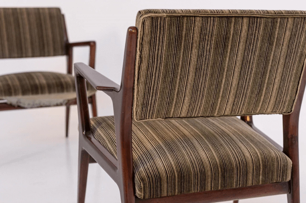 Coppia di poltrone in noce e velluto attribuite a Gio Ponti, anni '50 15