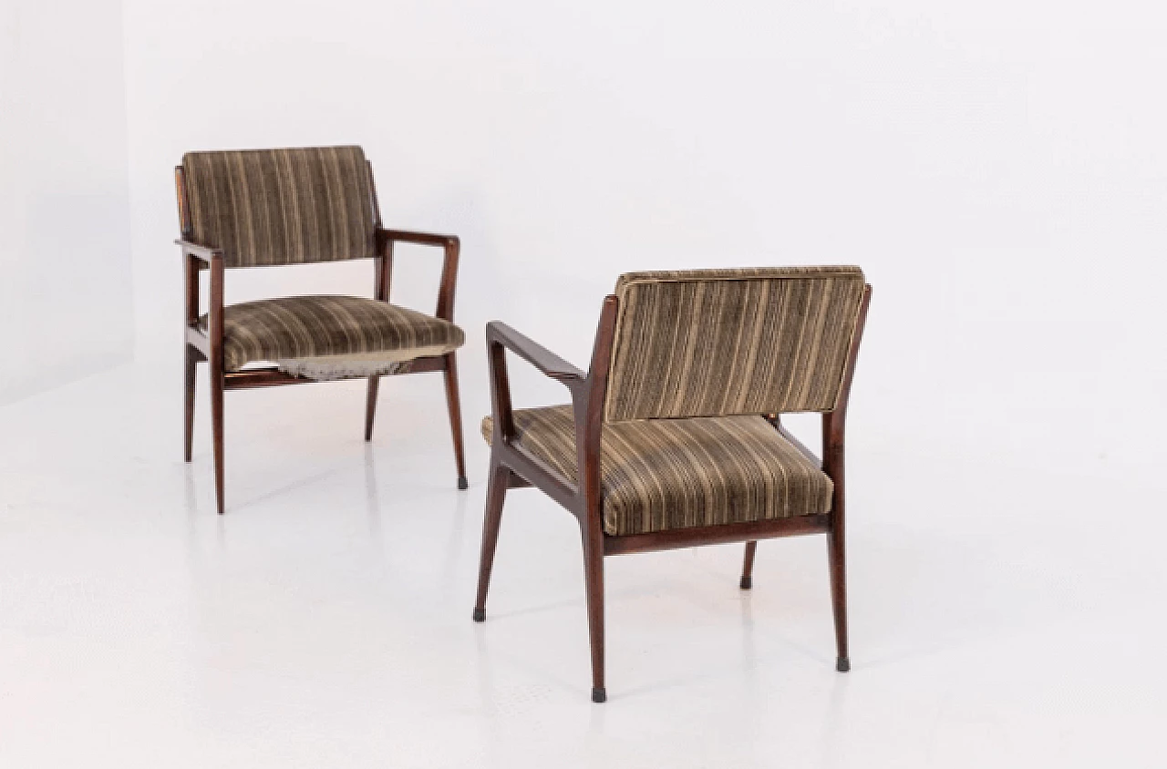 Coppia di poltrone in noce e velluto attribuite a Gio Ponti, anni '50 20