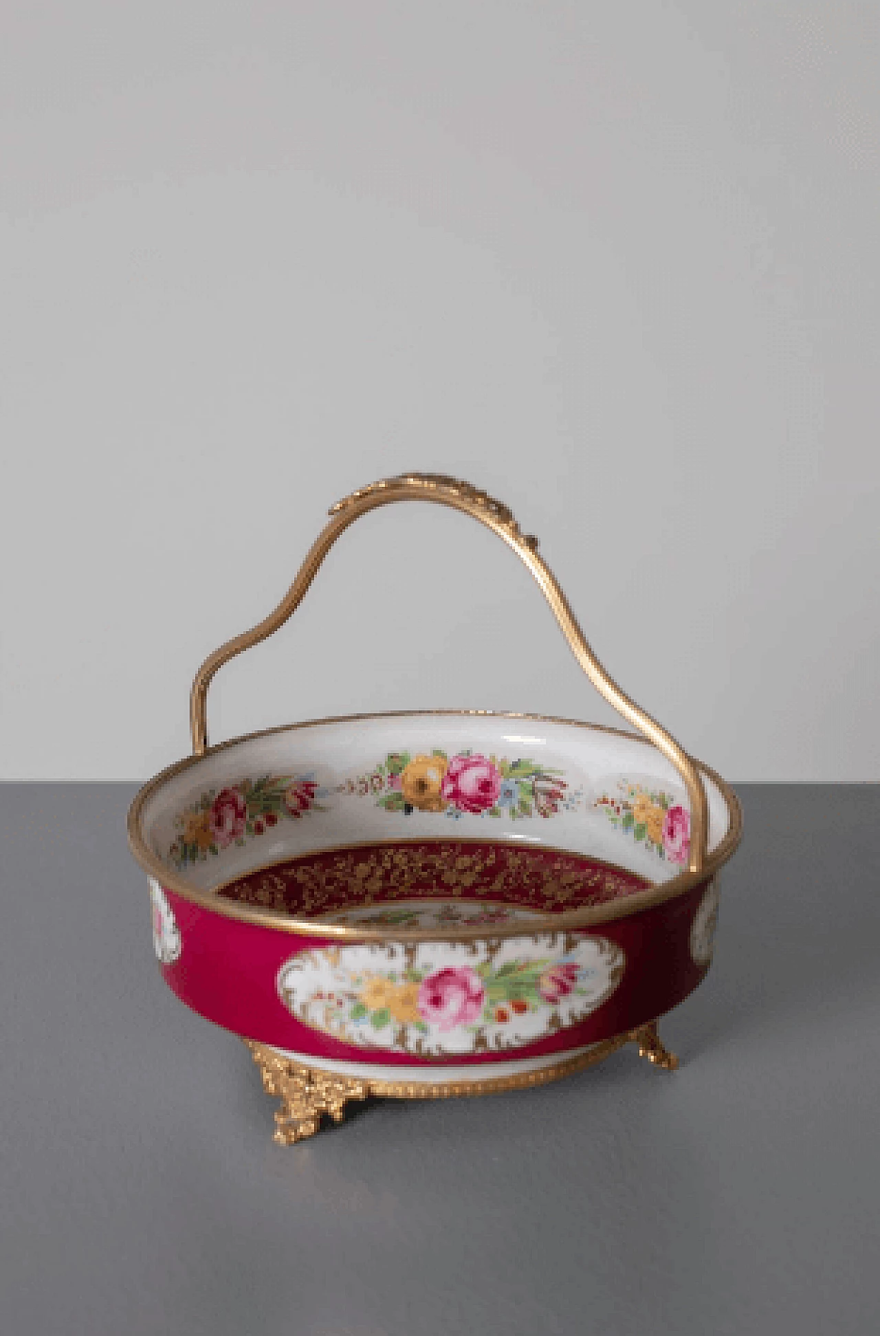 Chinese centerpiece in painted and gilded ceramic, early 20th century 3