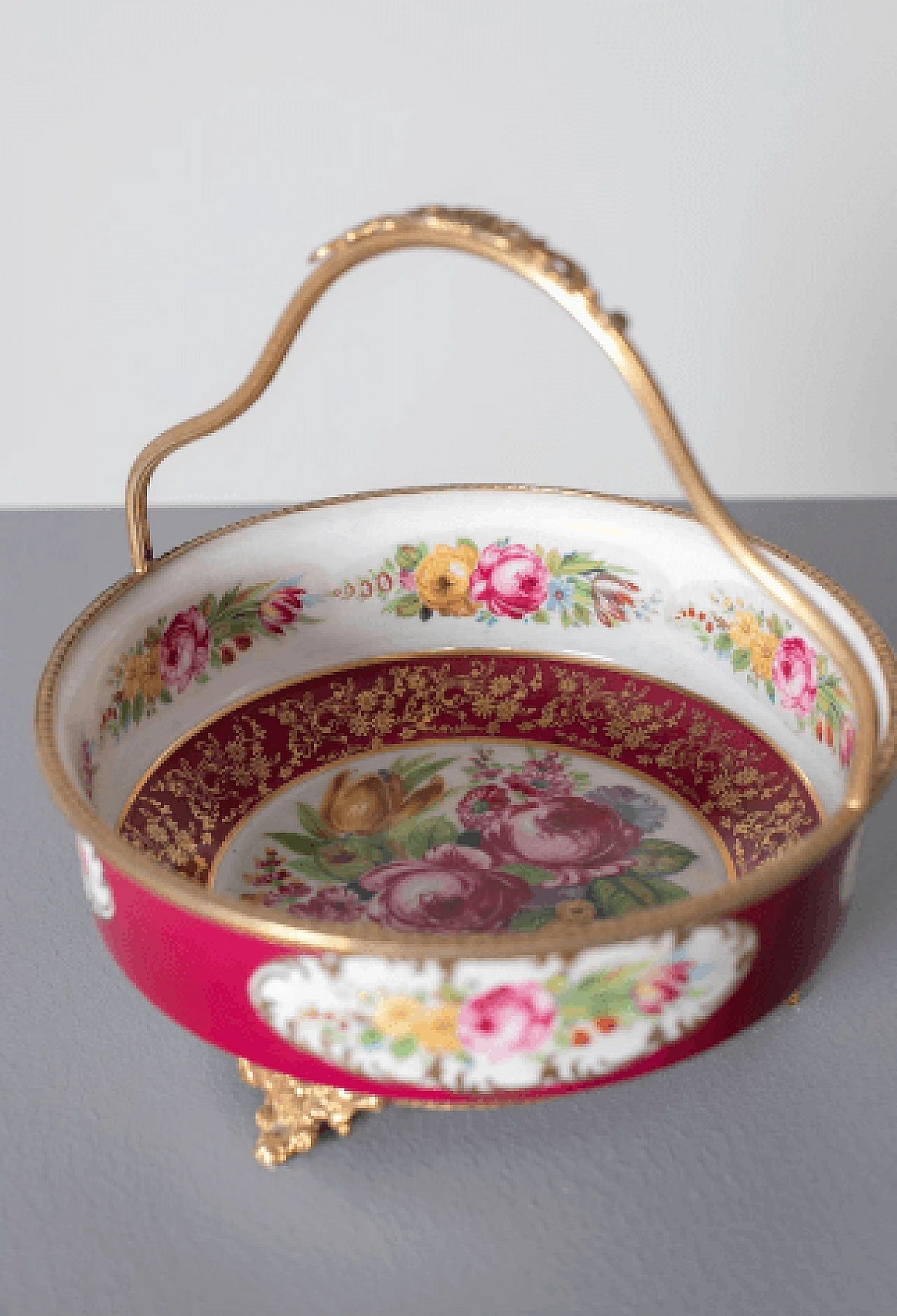 Chinese centerpiece in painted and gilded ceramic, early 20th century 7