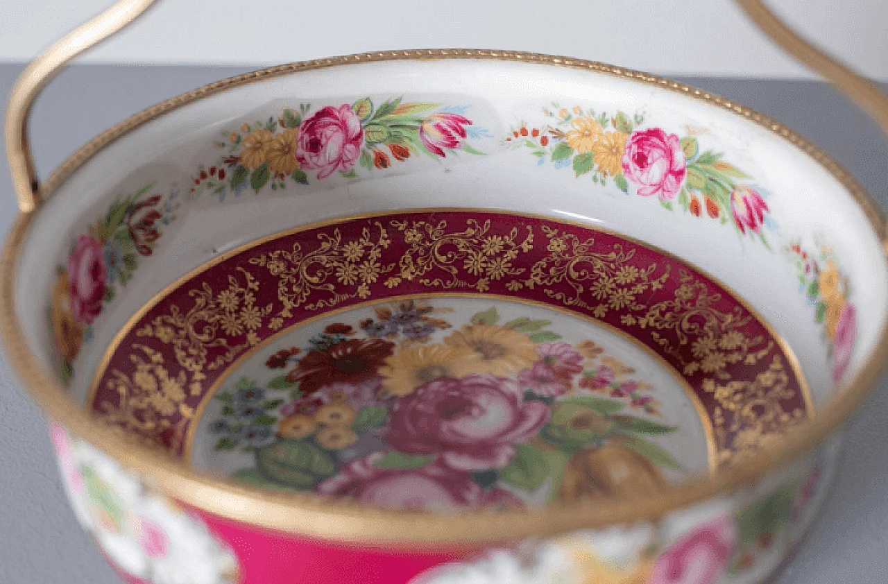 Chinese centerpiece in painted and gilded ceramic, early 20th century 8