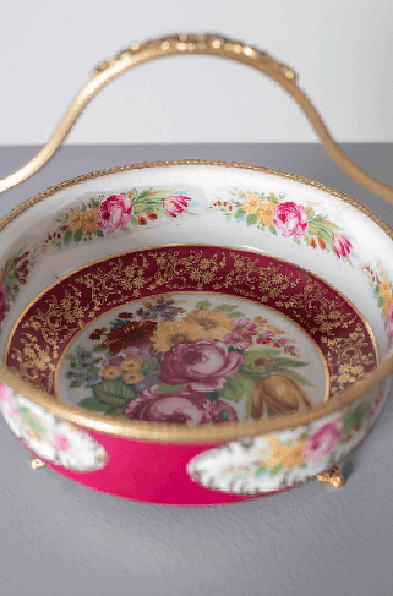 Chinese centerpiece in painted and gilded ceramic, early 20th century 9