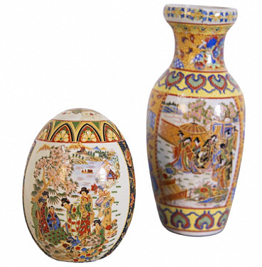 Chinese vase and egg in painted porcelain, early 20th century