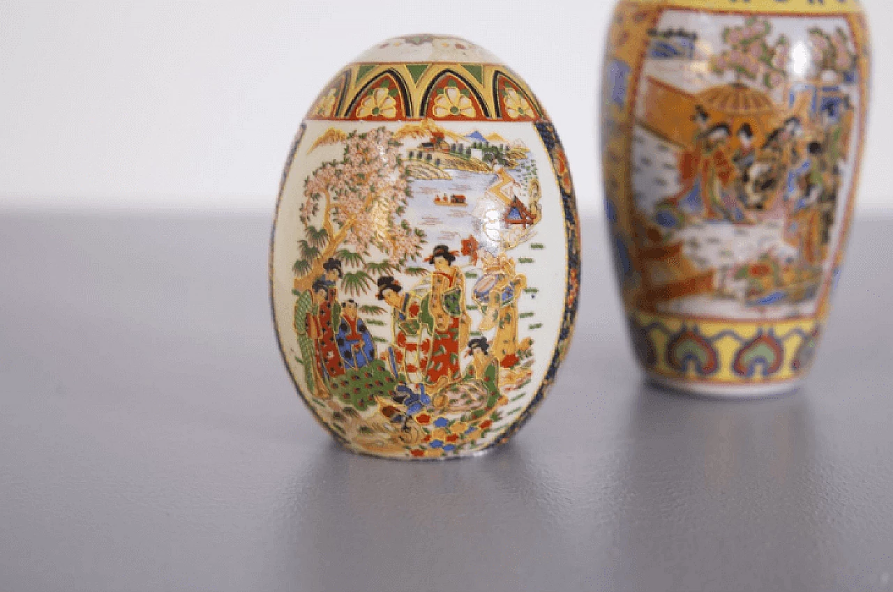 Vaso e uovo cinesi in porcellana dipinta, inizio '900 4