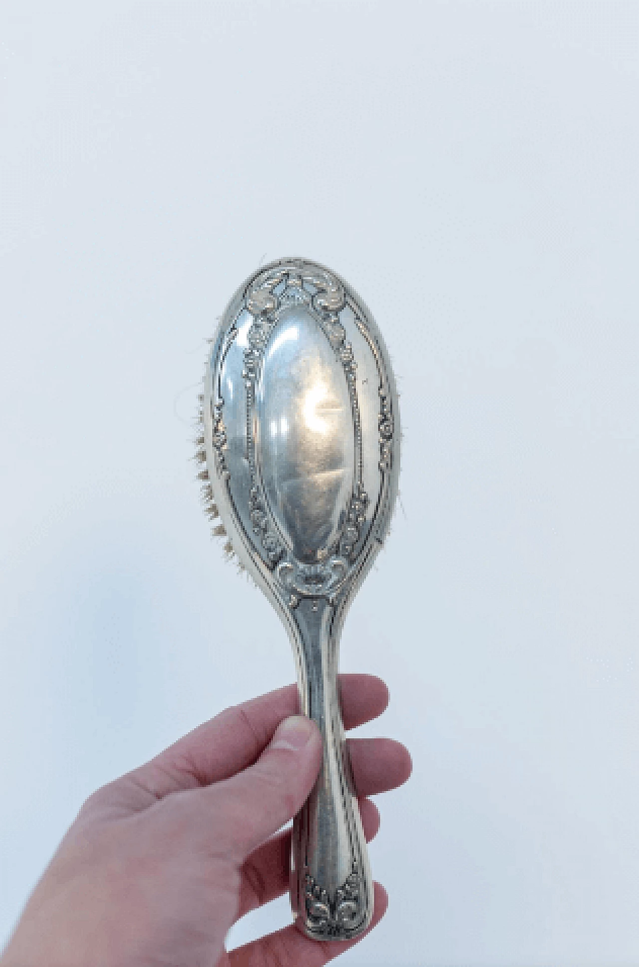 5 Brushes and mirror in silver, 1930s 8