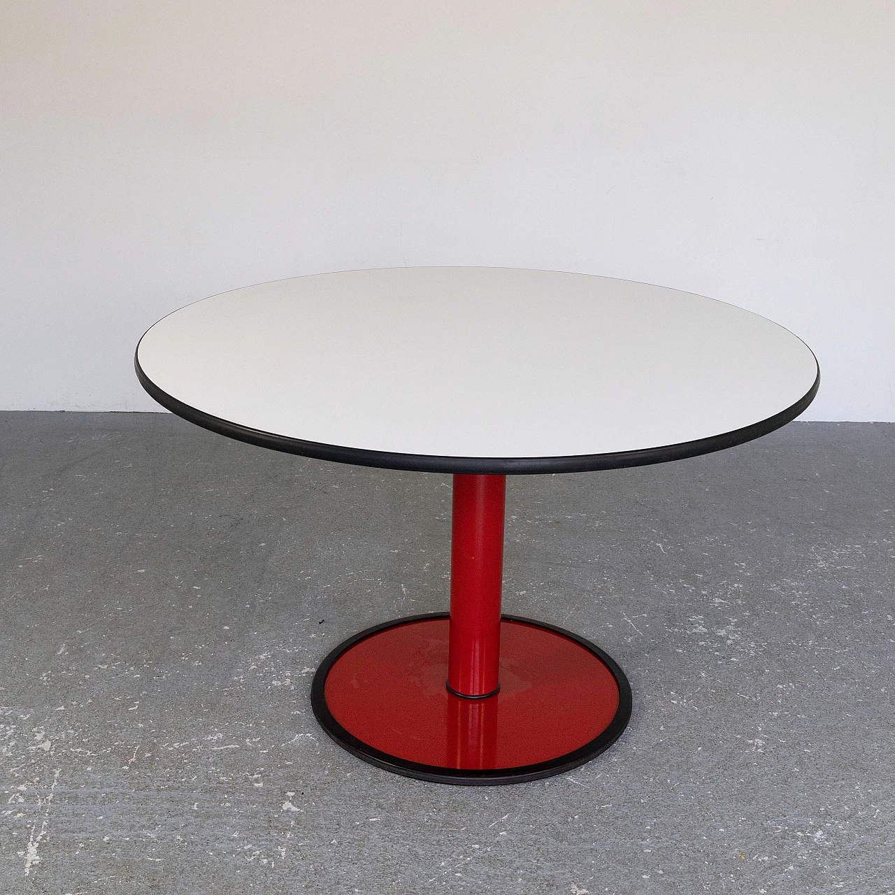 Round table with formica top, 1970s 1