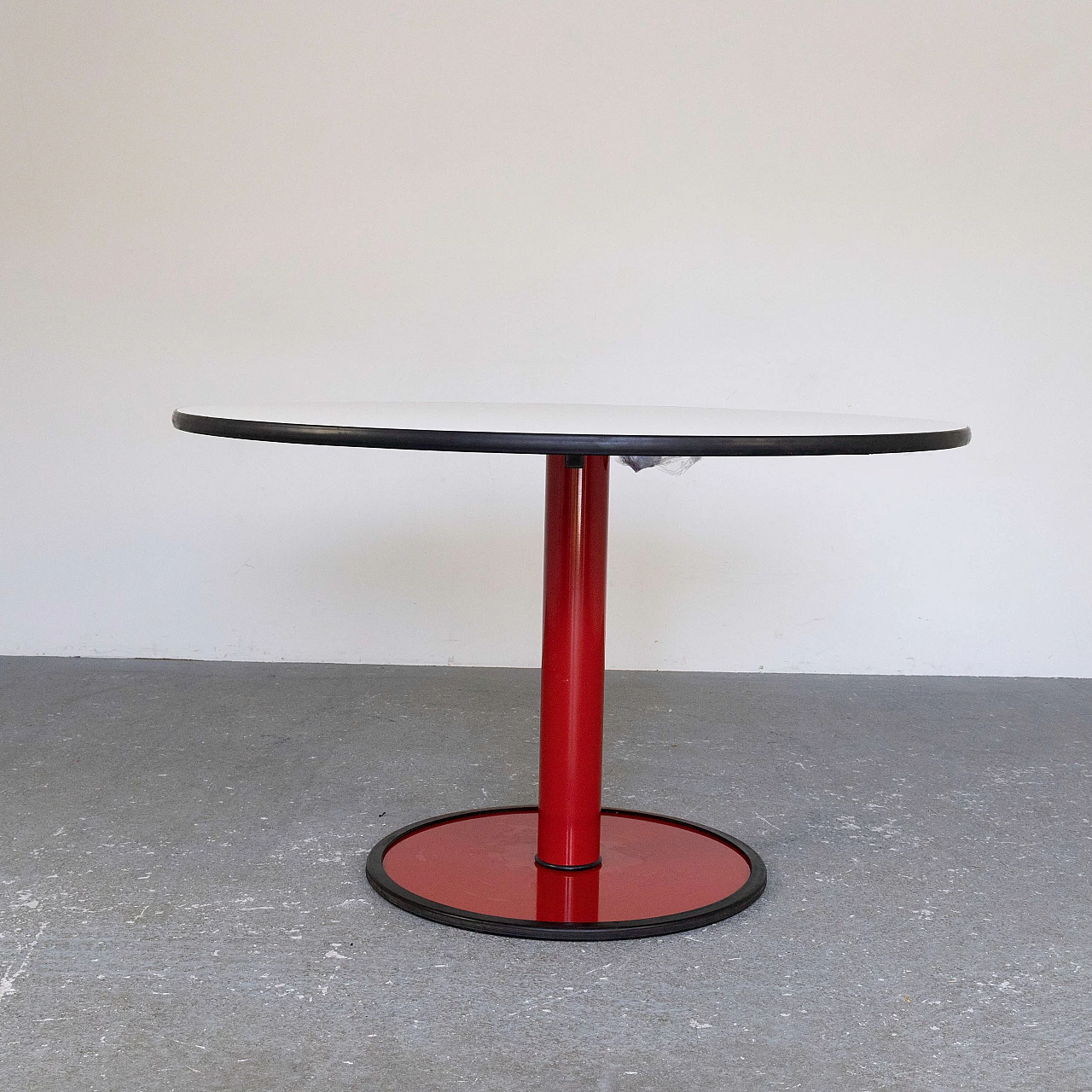 Round table with formica top, 1970s 2