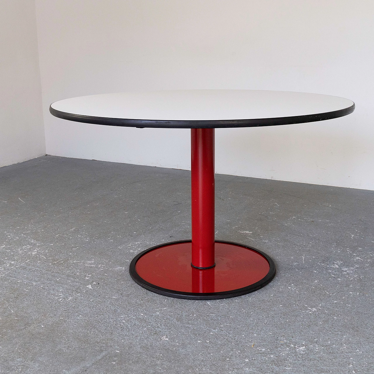 Round table with formica top, 1970s 3