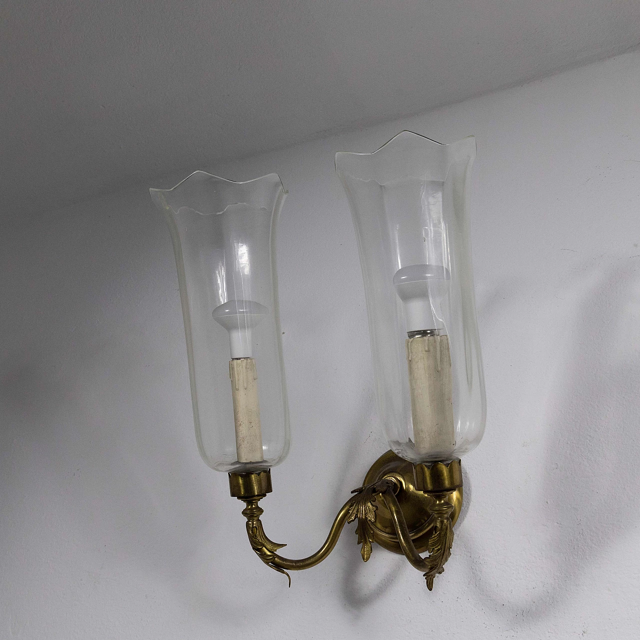 4 Classical-style brass and glass wall sconce, 1950s 1