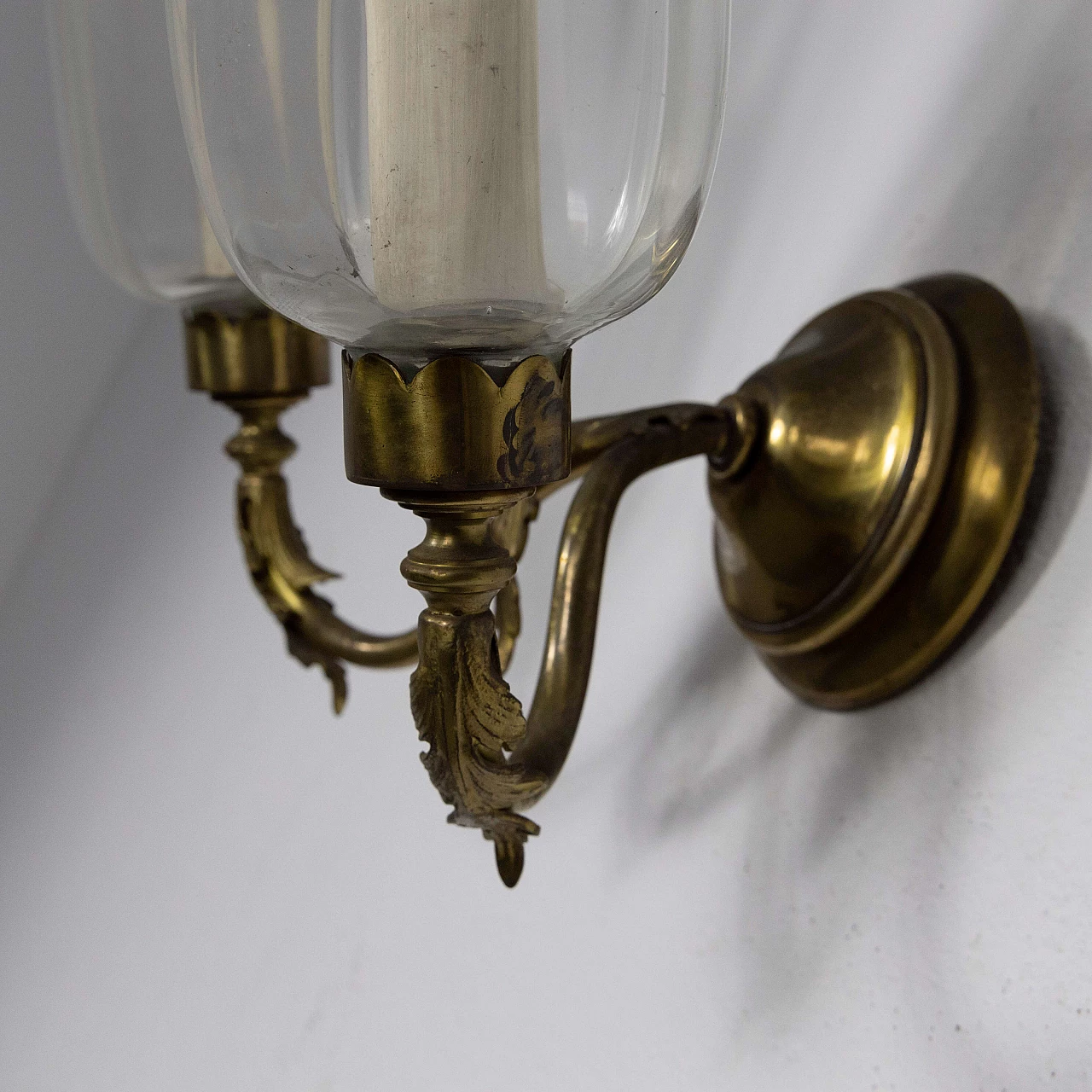 4 Classical-style brass and glass wall sconce, 1950s 7