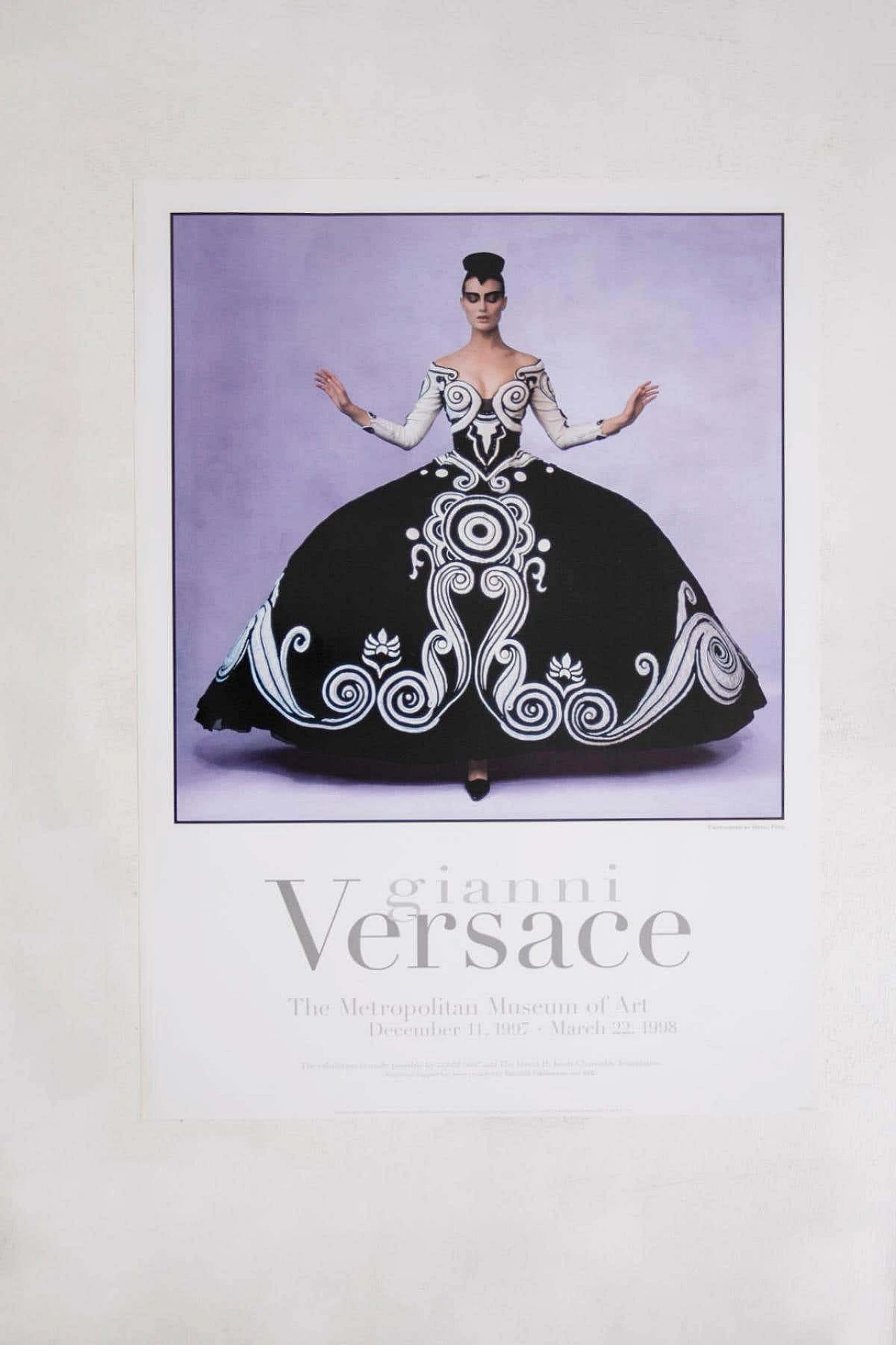 Poster Gianni Versace Metropolitan Museum of Art, foto di Irving Penn, 1997 2