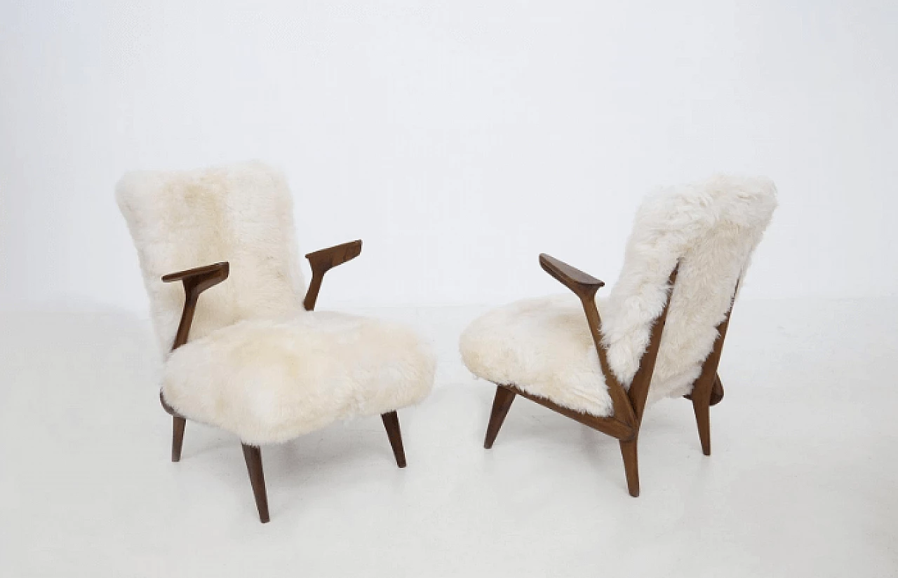 Pair of fur armchairs attributed to Giuseppe Scapinelli, 1950s 2