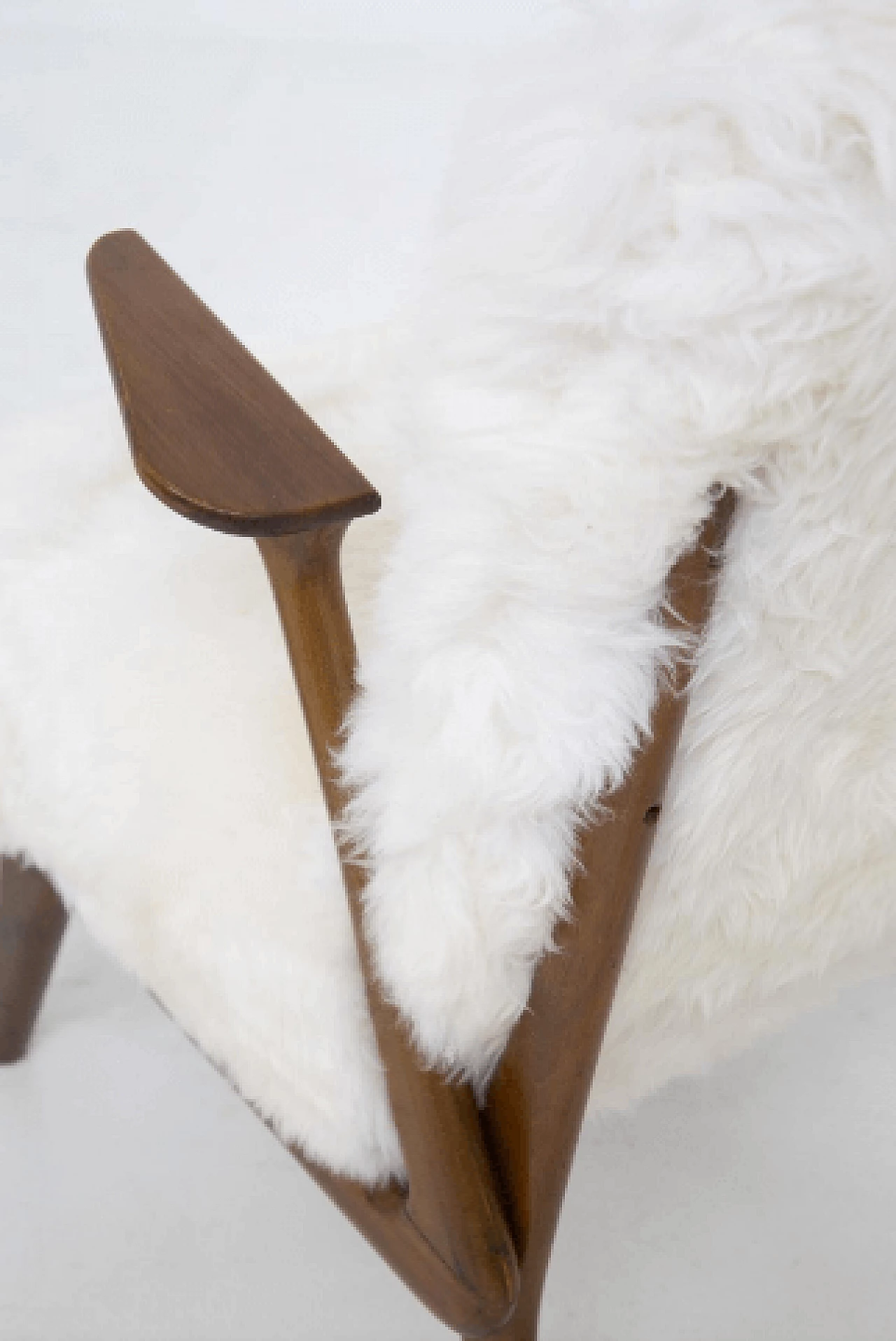 Coppia di poltrone in pelliccia attribuite a Giuseppe Scapinelli, anni '50 6