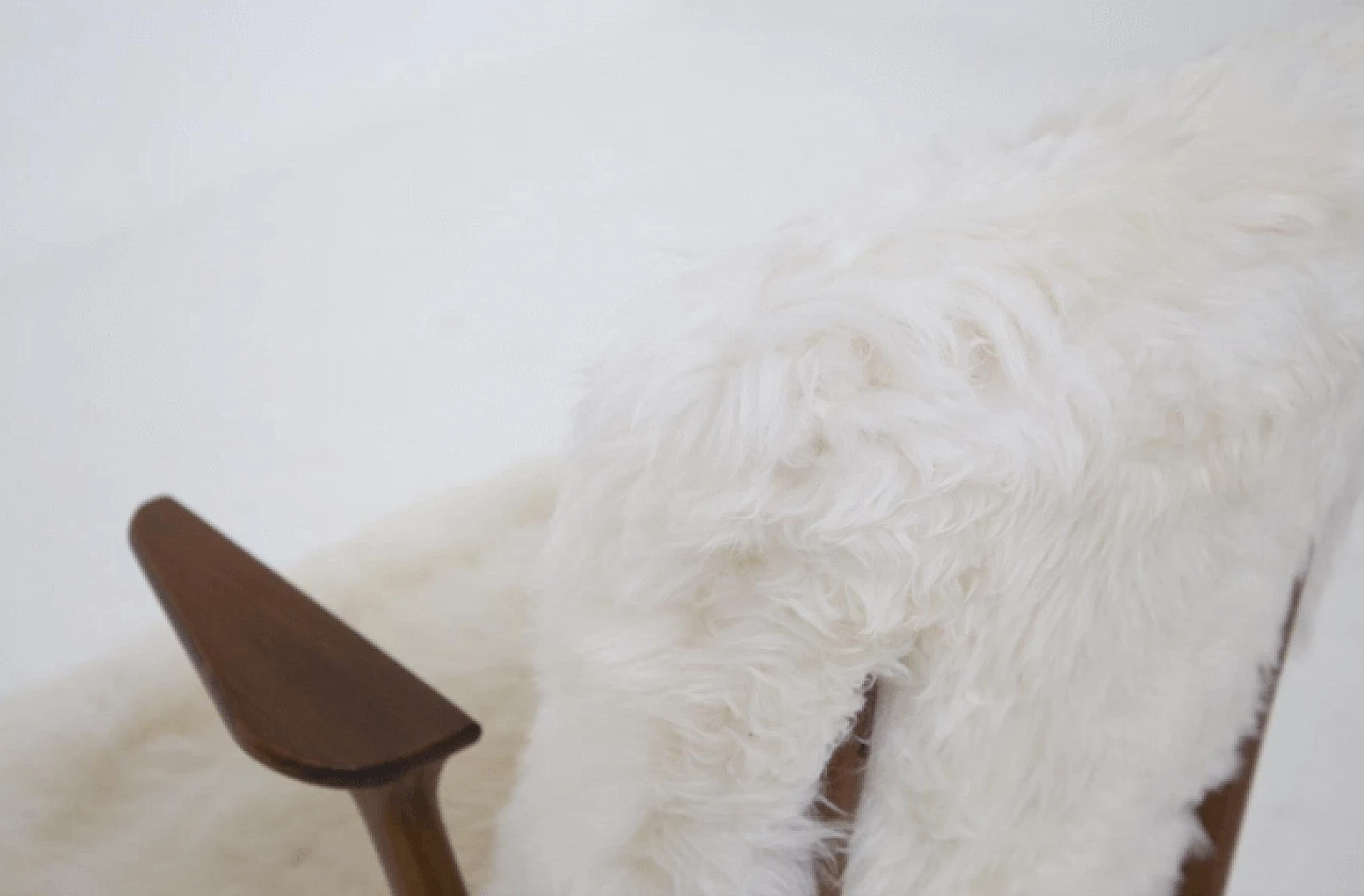 Coppia di poltrone in pelliccia attribuite a Giuseppe Scapinelli, anni '50 11