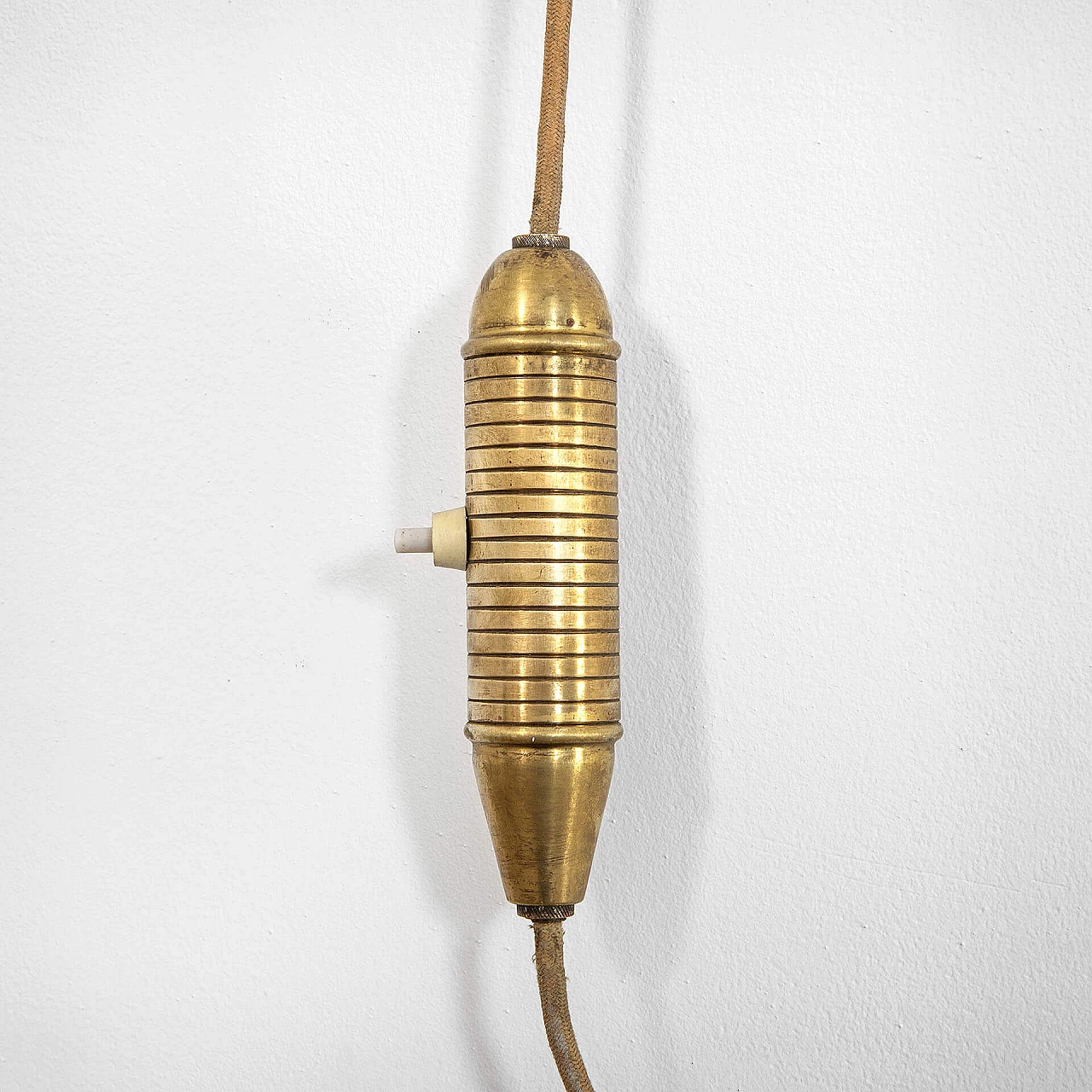 Lampada da parete in ottone e metallo laccato di Stilnovo, anni '50 6