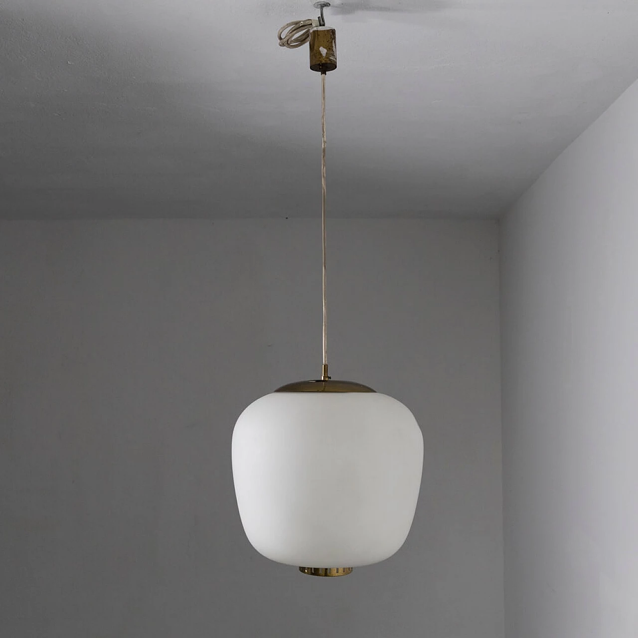 Lampada a sospensione in vetro satinato di Stilnovo, anni '50 2
