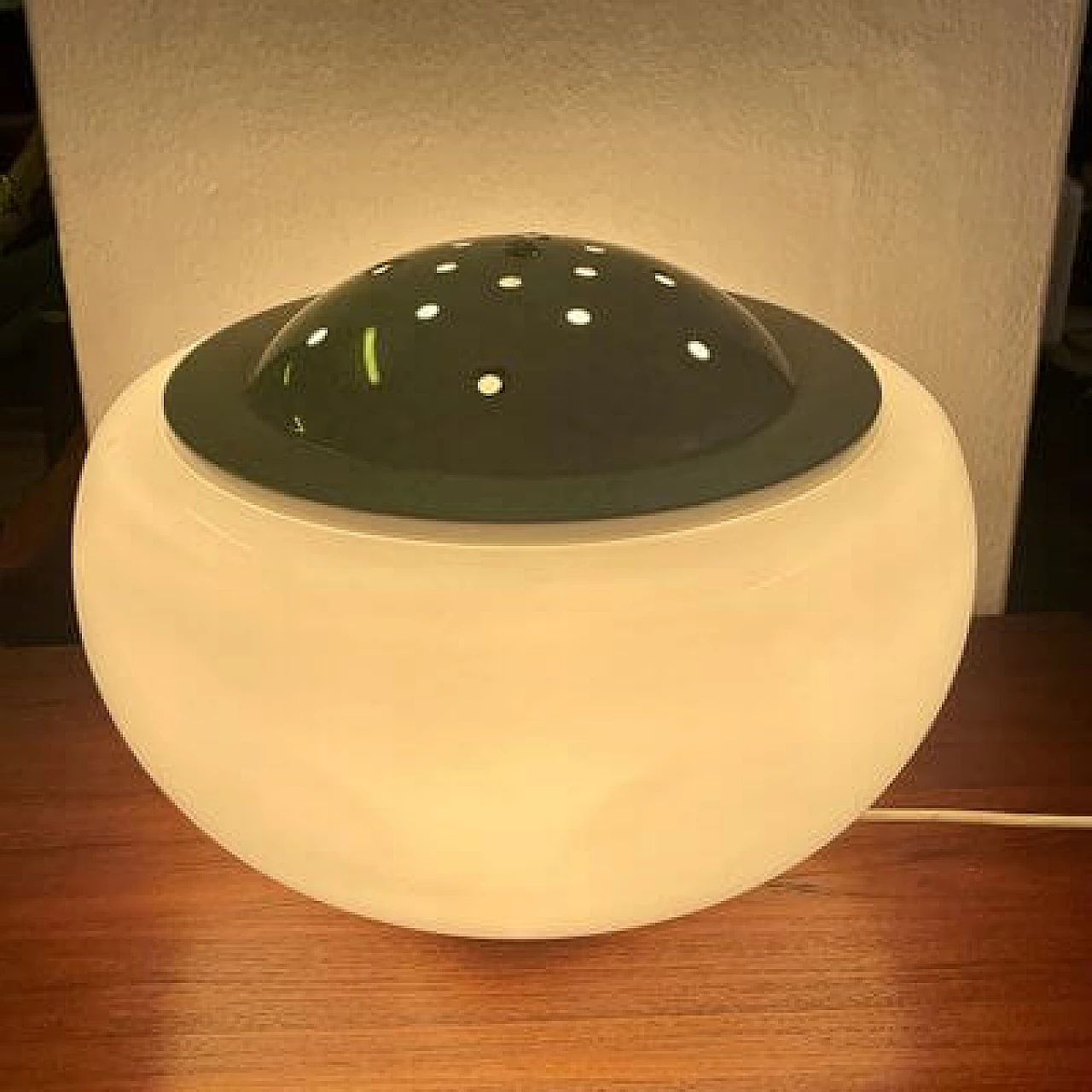 Table lamp in Space Age style in opaline glass, 1970s 4