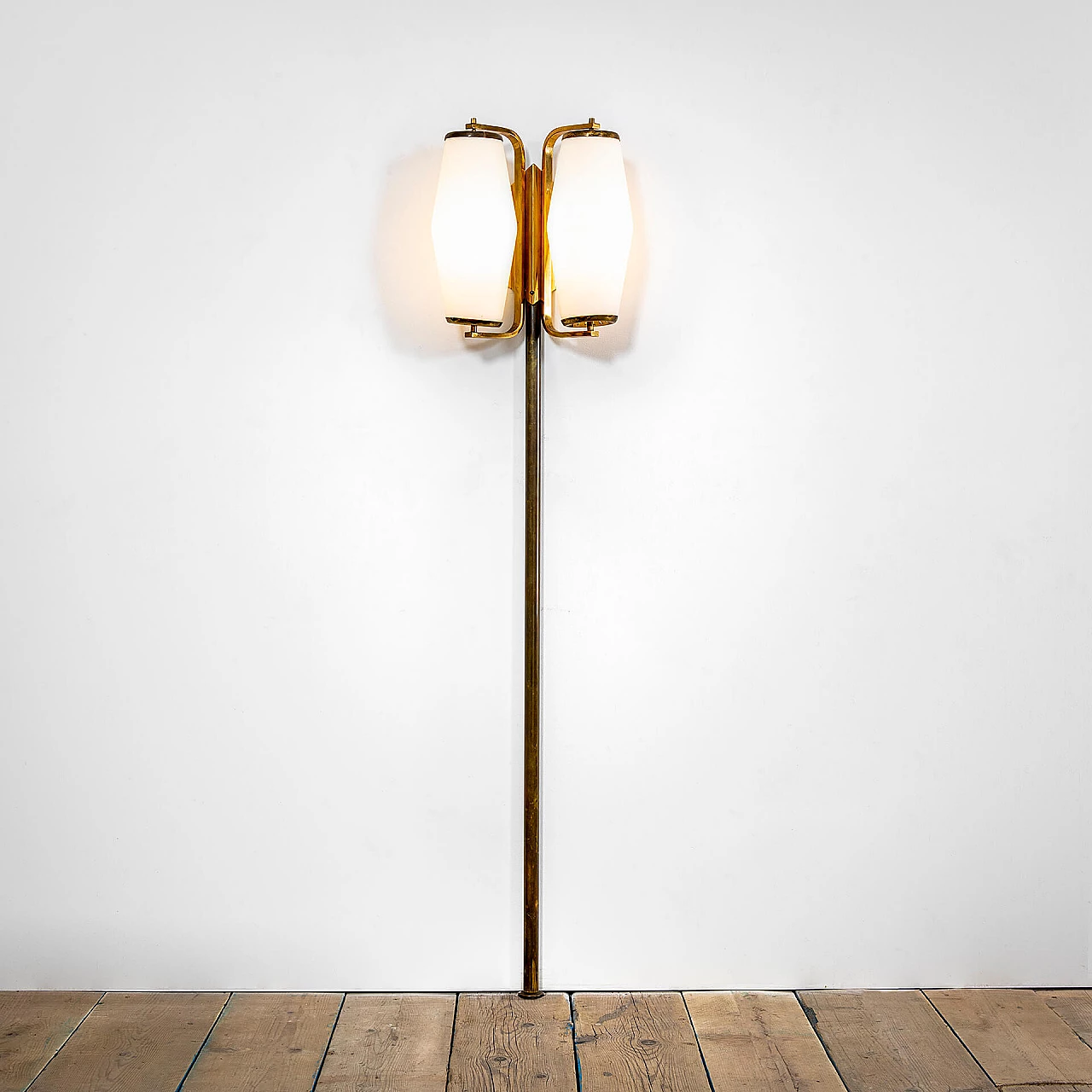 Brass and glass wall lamp with double light diffuser by Stilnovo, 1950s 2