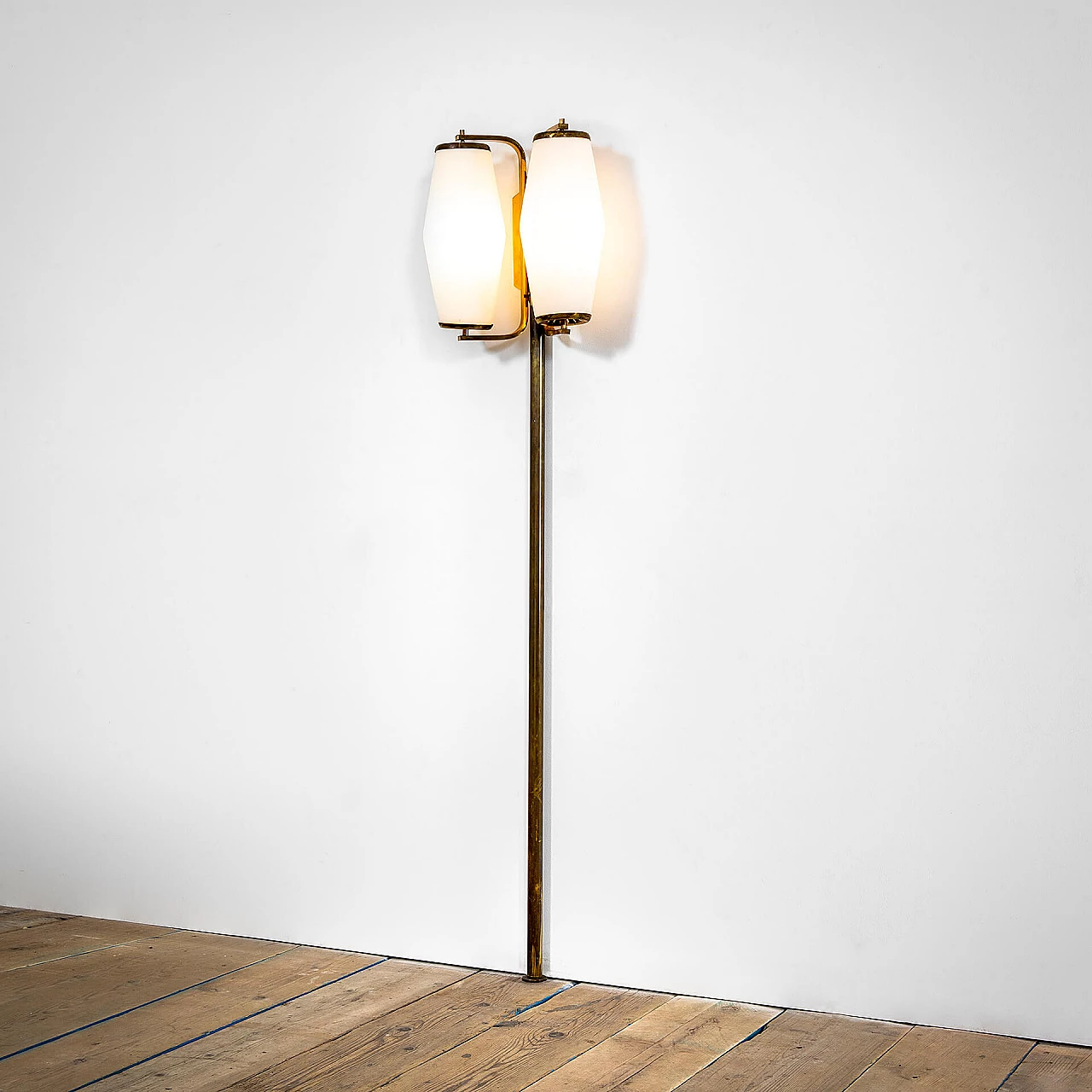 Brass and glass wall lamp with double light diffuser by Stilnovo, 1950s 3