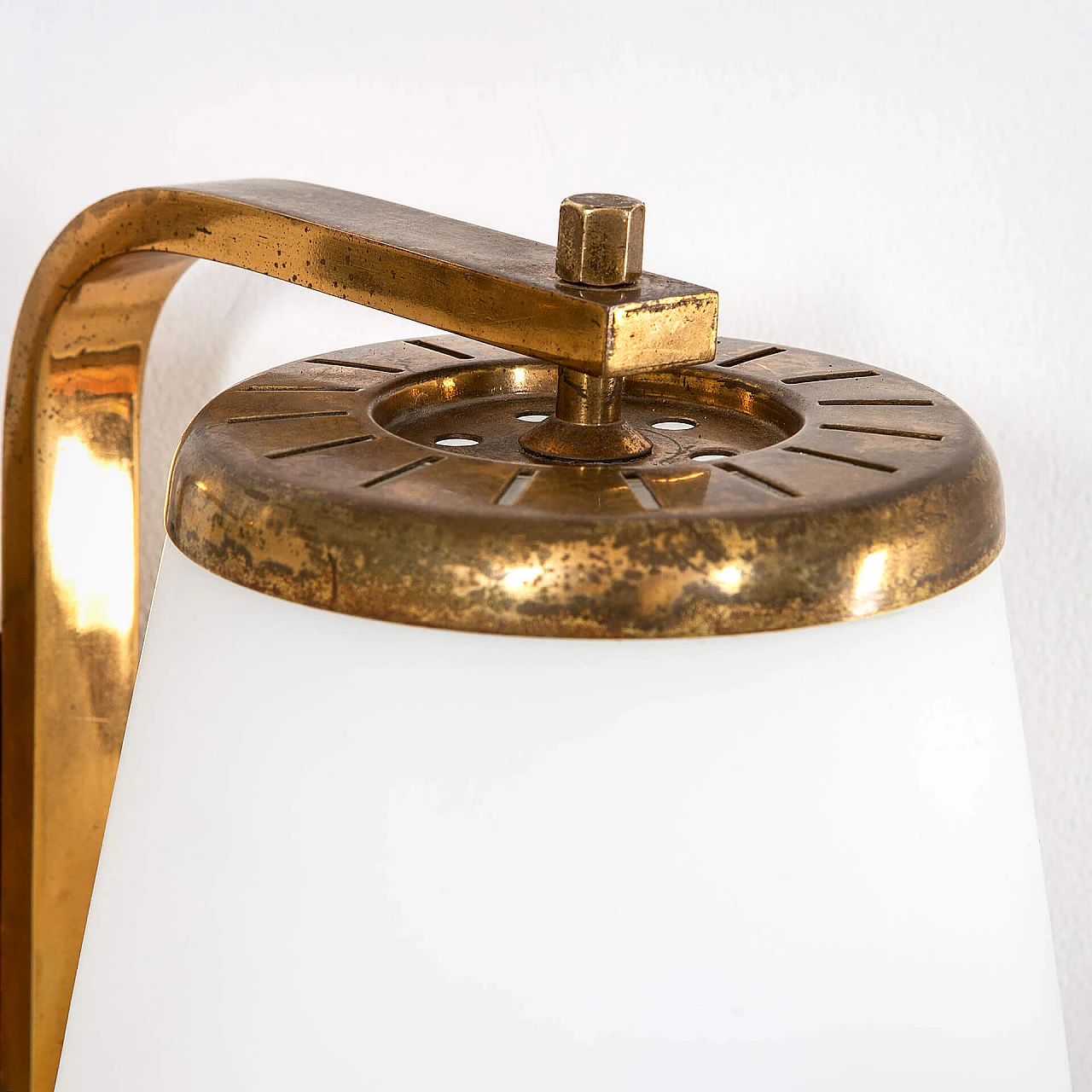 Brass and glass wall lamp with double light diffuser by Stilnovo, 1950s 5