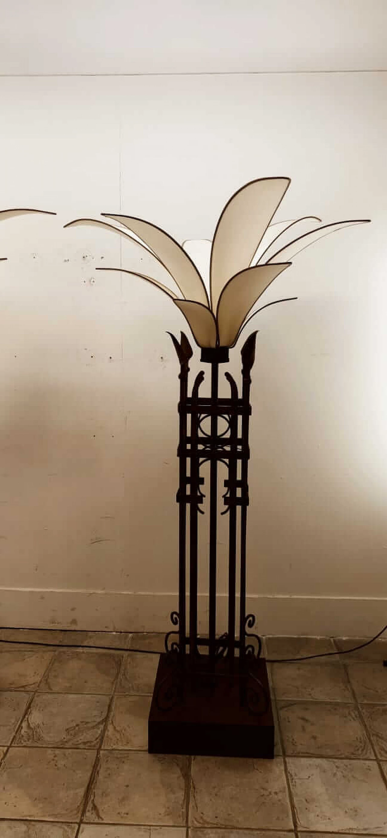 Palm-shaped iron and fabric floor lamp, 1960s 26