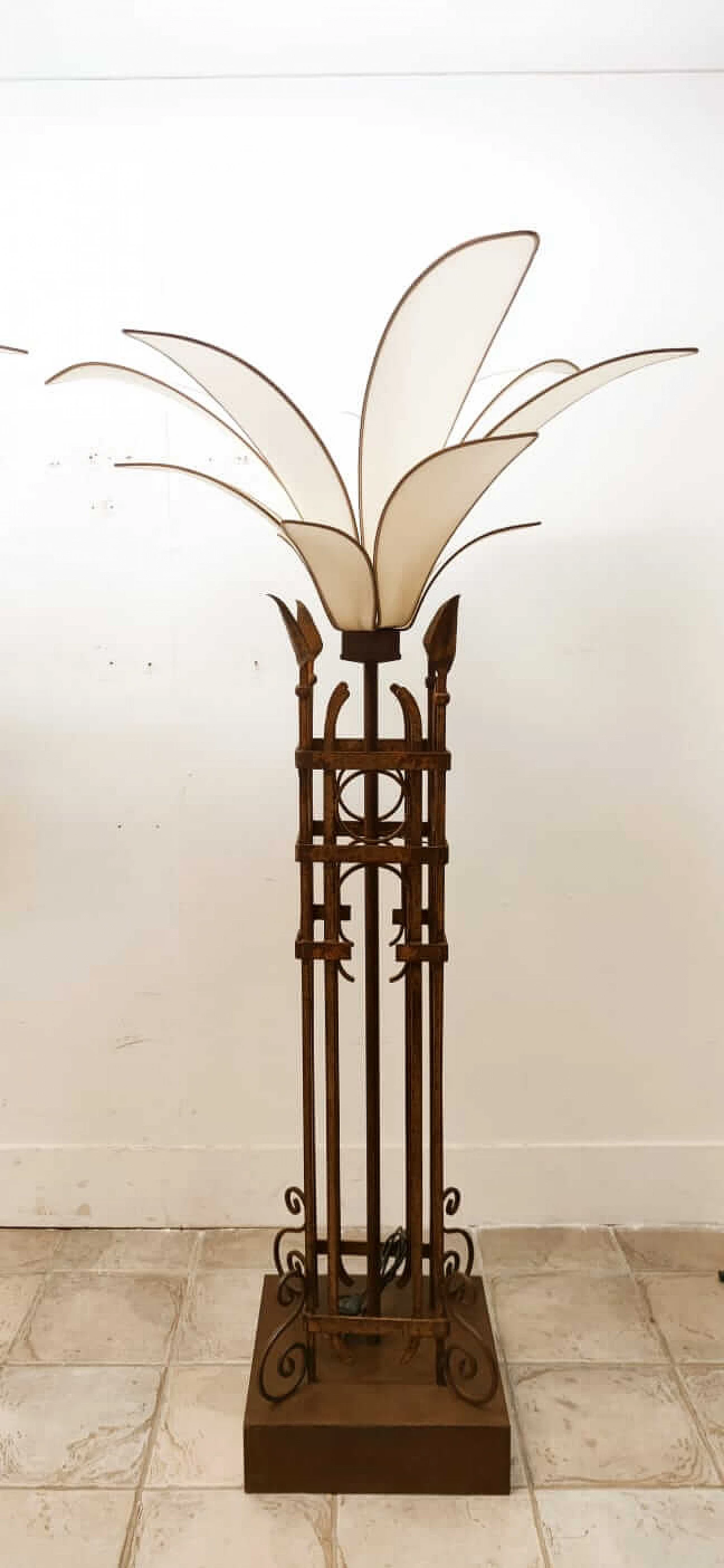 Palm-shaped iron and fabric floor lamp, 1960s 27