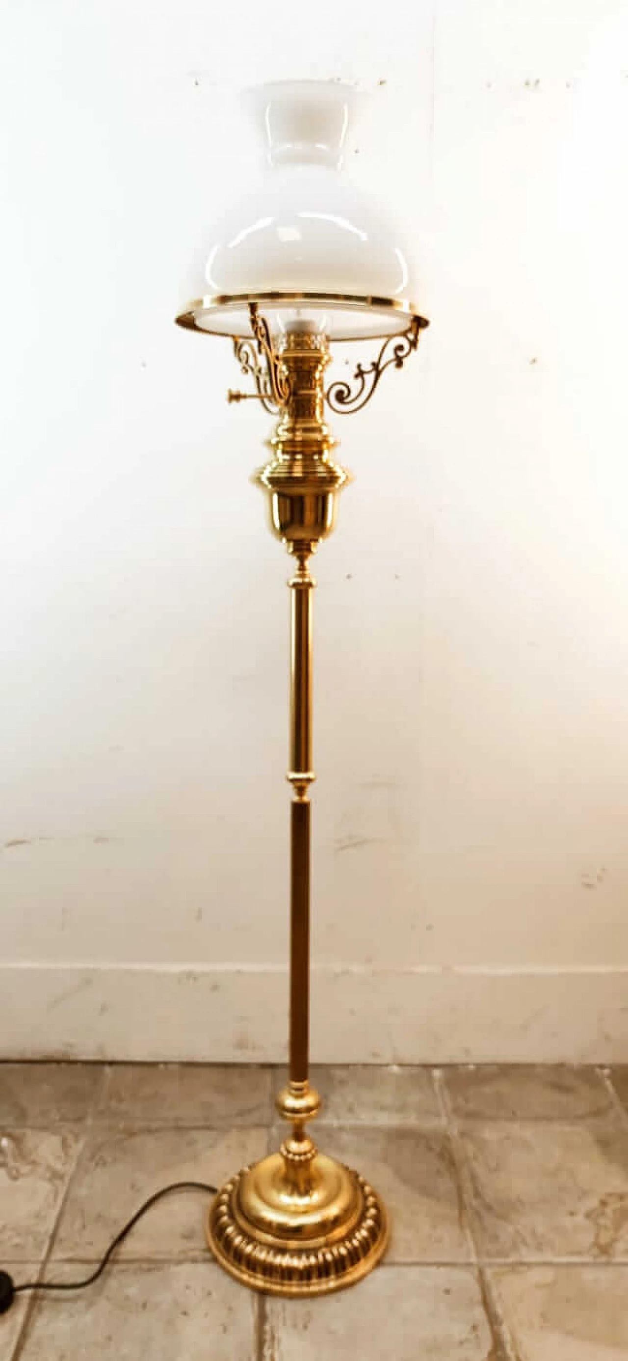 Brass floor lamp with double glass, 1960s 4