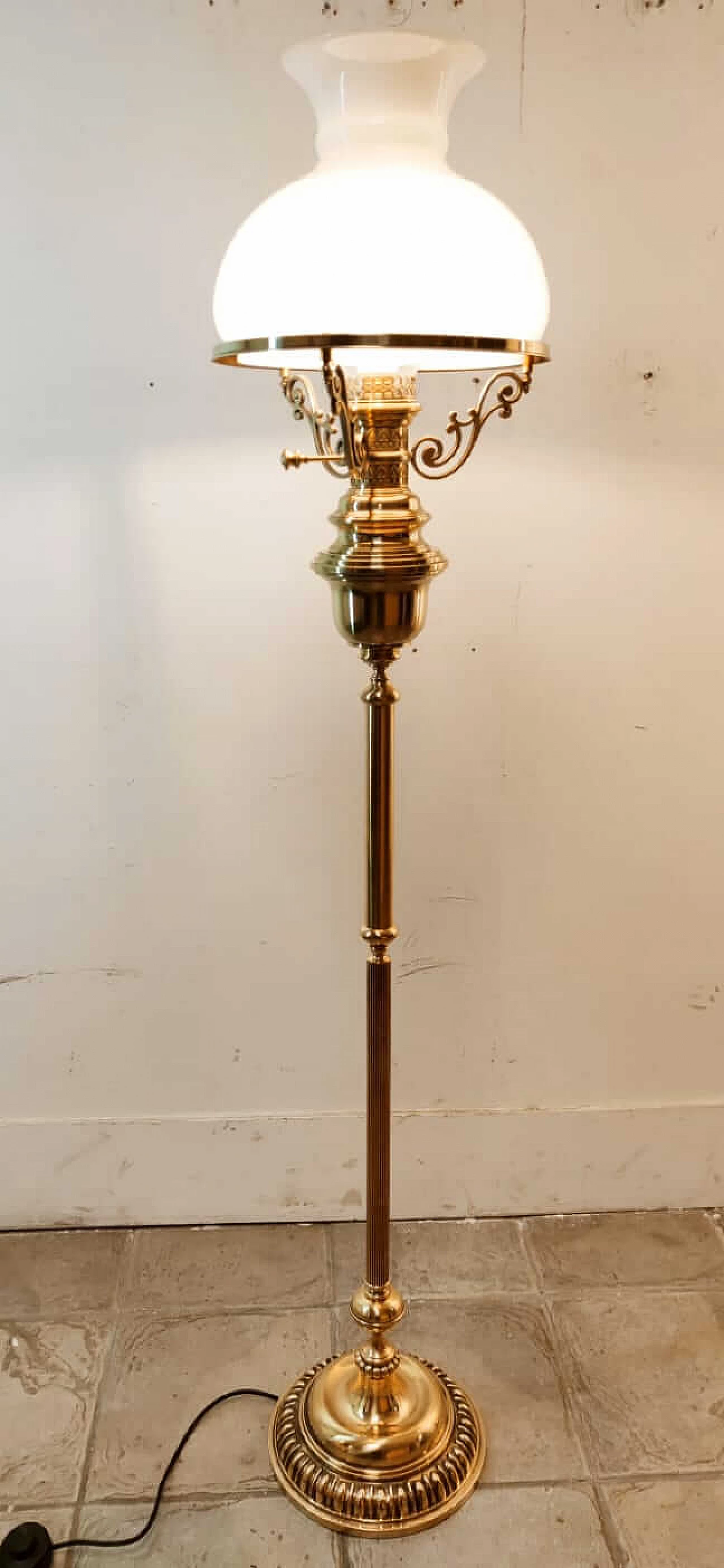 Brass floor lamp with double glass, 1960s 10