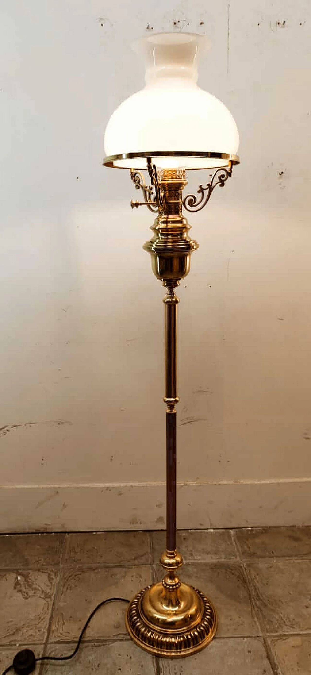 Brass floor lamp with double glass, 1960s 11