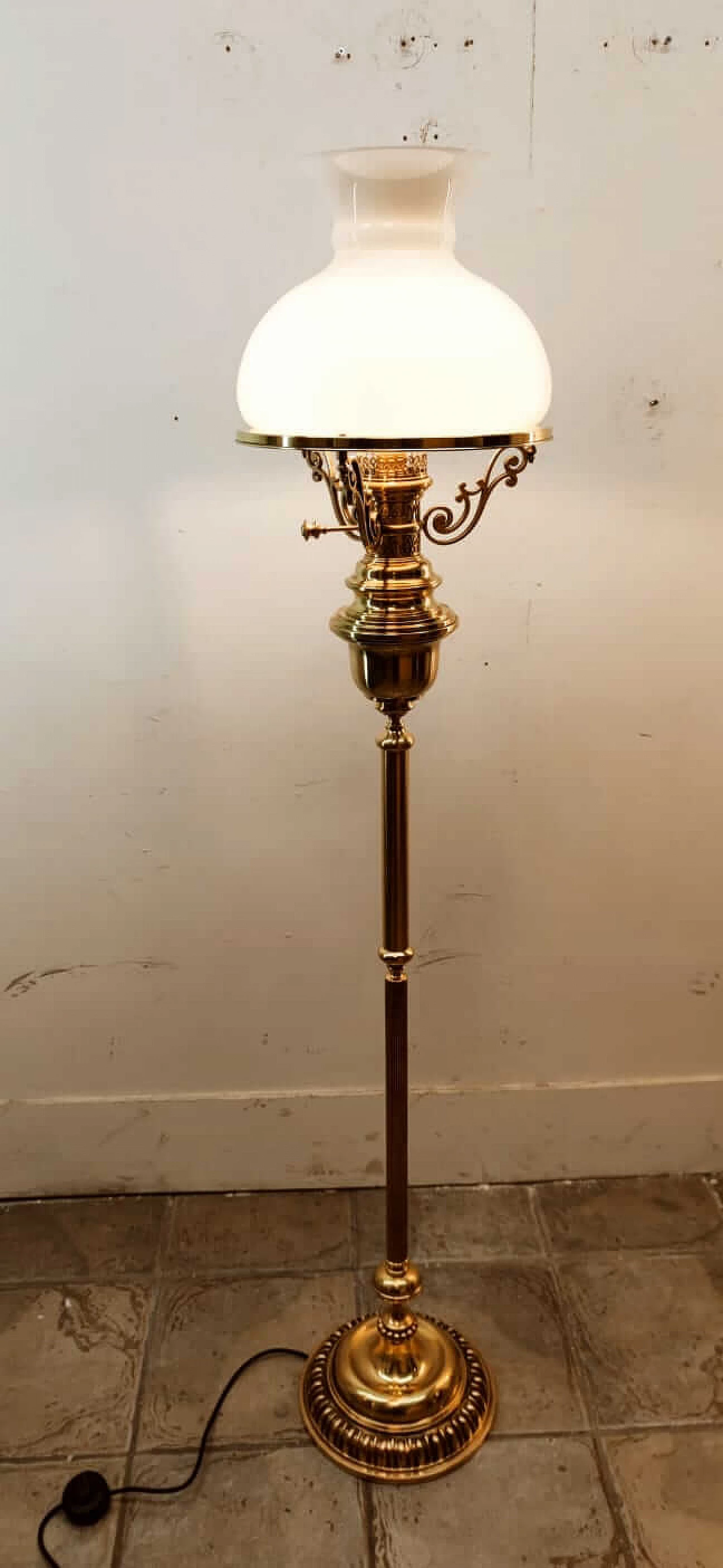 Brass floor lamp with double glass, 1960s 12