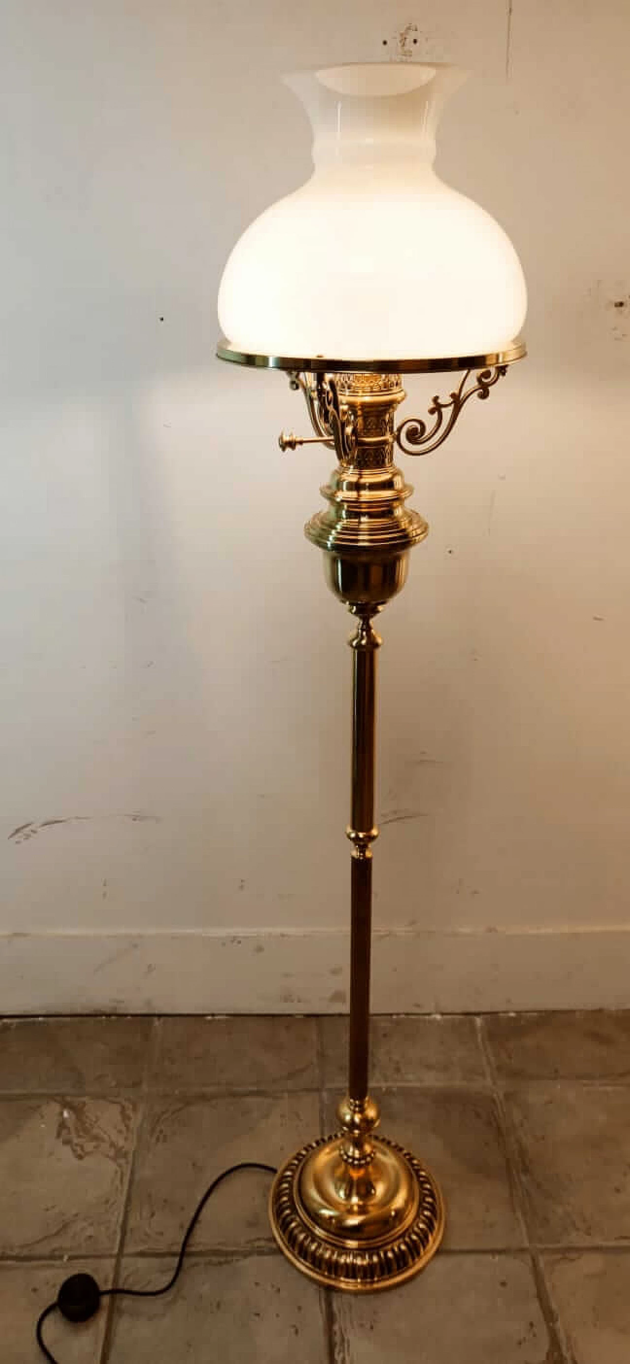Brass floor lamp with double glass, 1960s 14